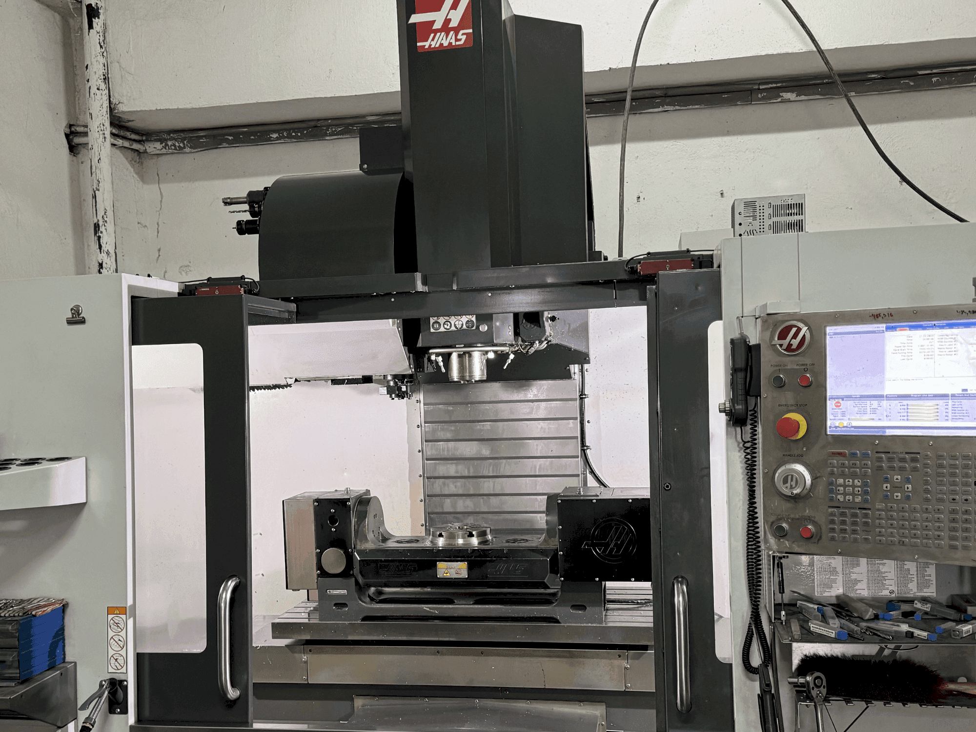 Koneen HAAS VF-5/40TR etunäkymä