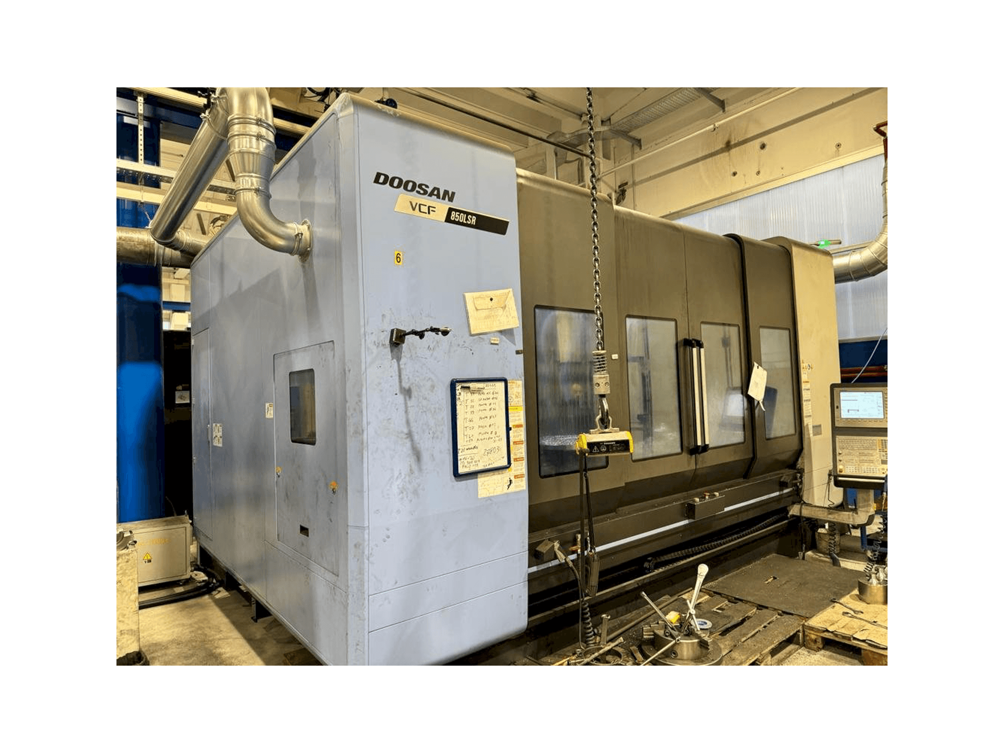 Koneen DOOSAN VCF 850 LSR etunäkymä