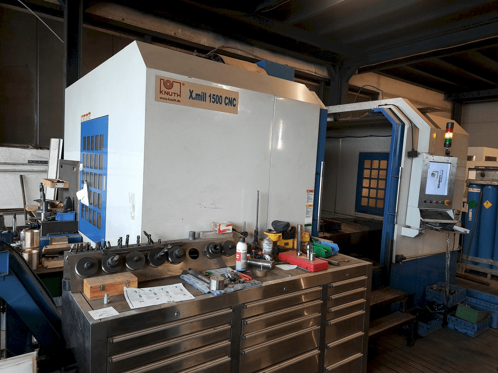 Koneen KNUTH X-Mill 1500 CNC etunäkymä