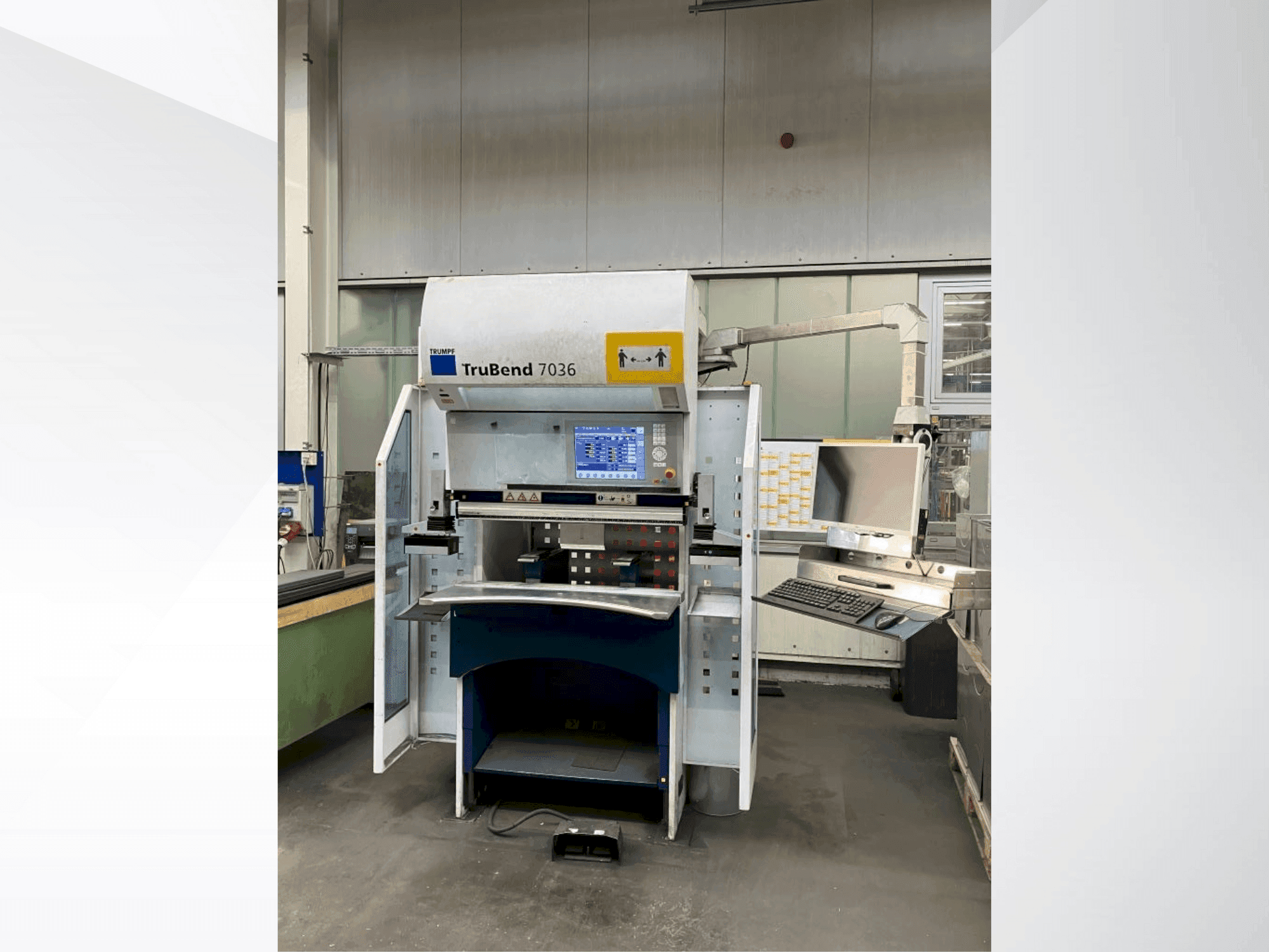 Koneen TRUMPF TruBend 7036 etunäkymä