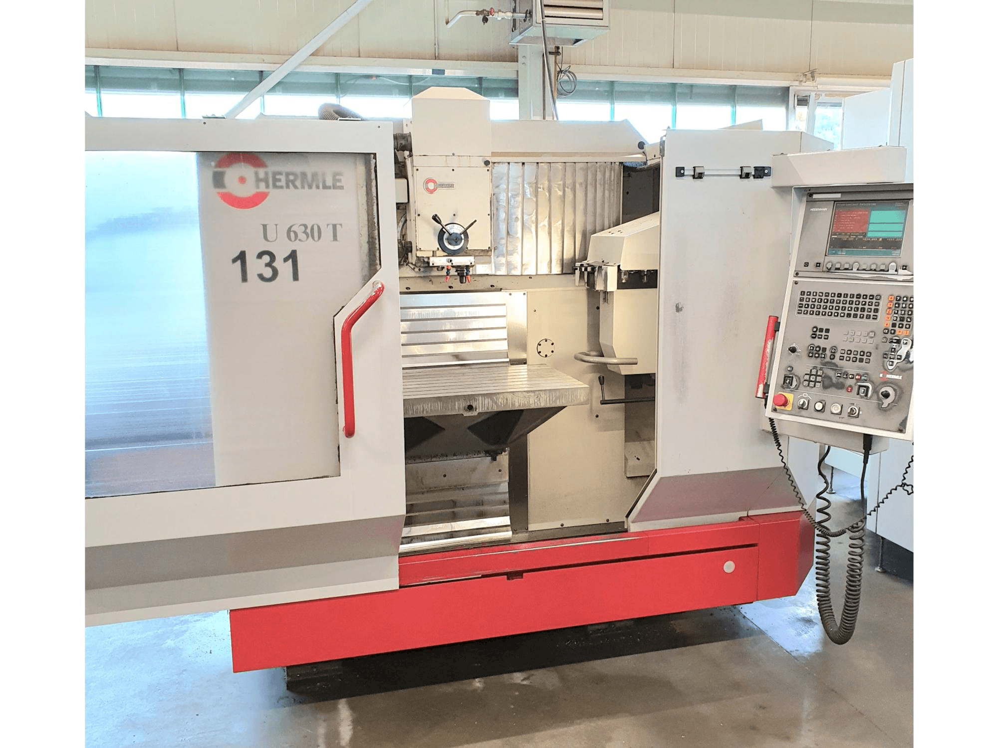 Koneen HERMLE U 630 etunäkymä