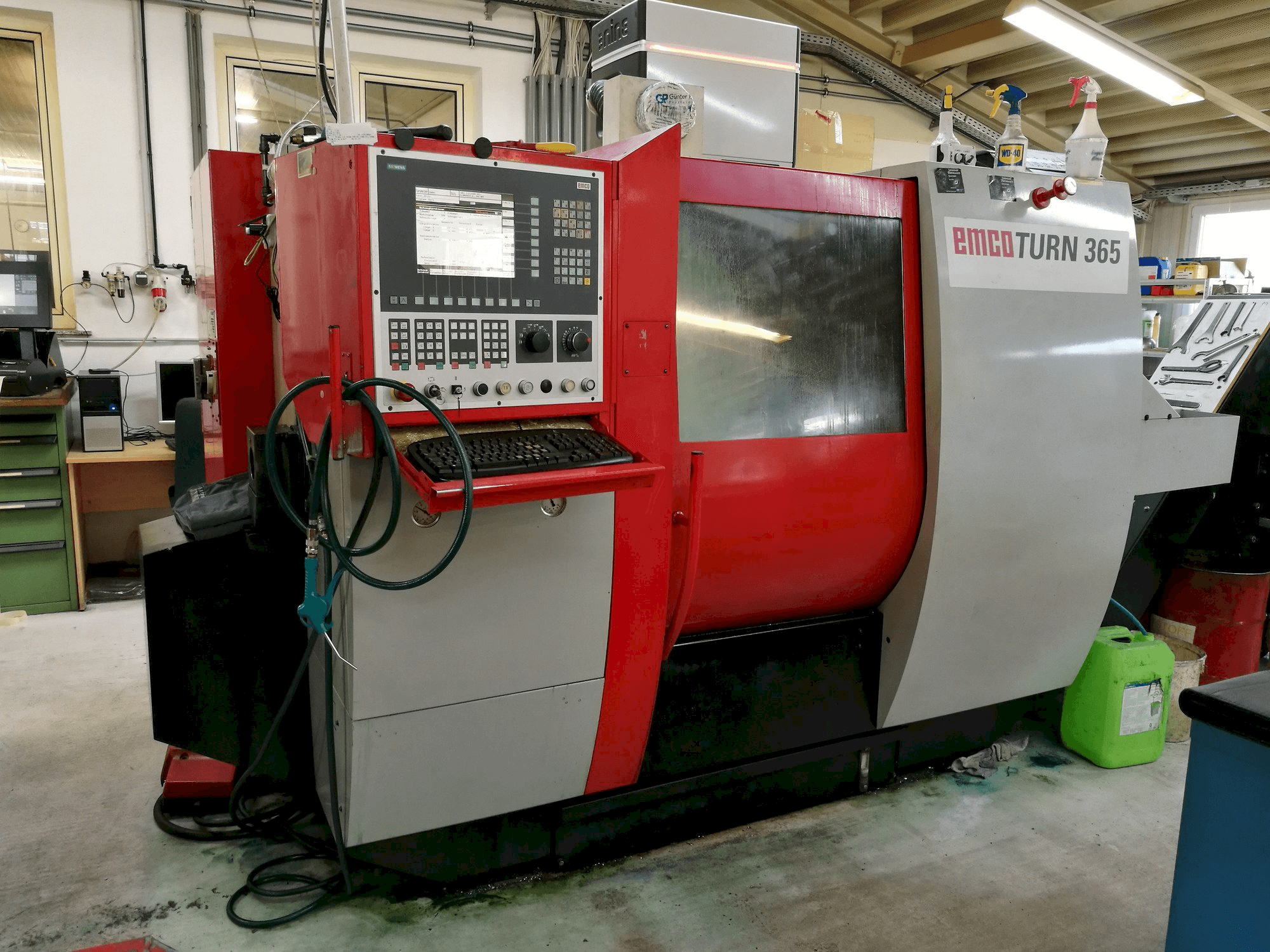 Koneen EMCO TURN 365 vasen näkymä