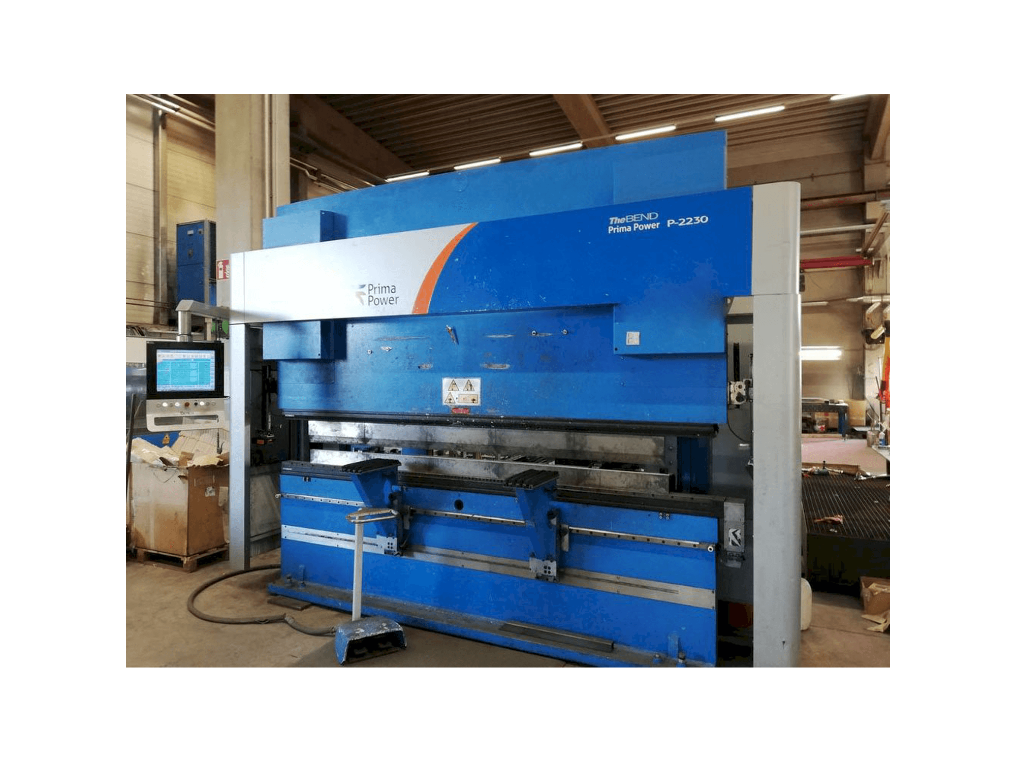 Koneen Prima Power oikea näkymä P-2230