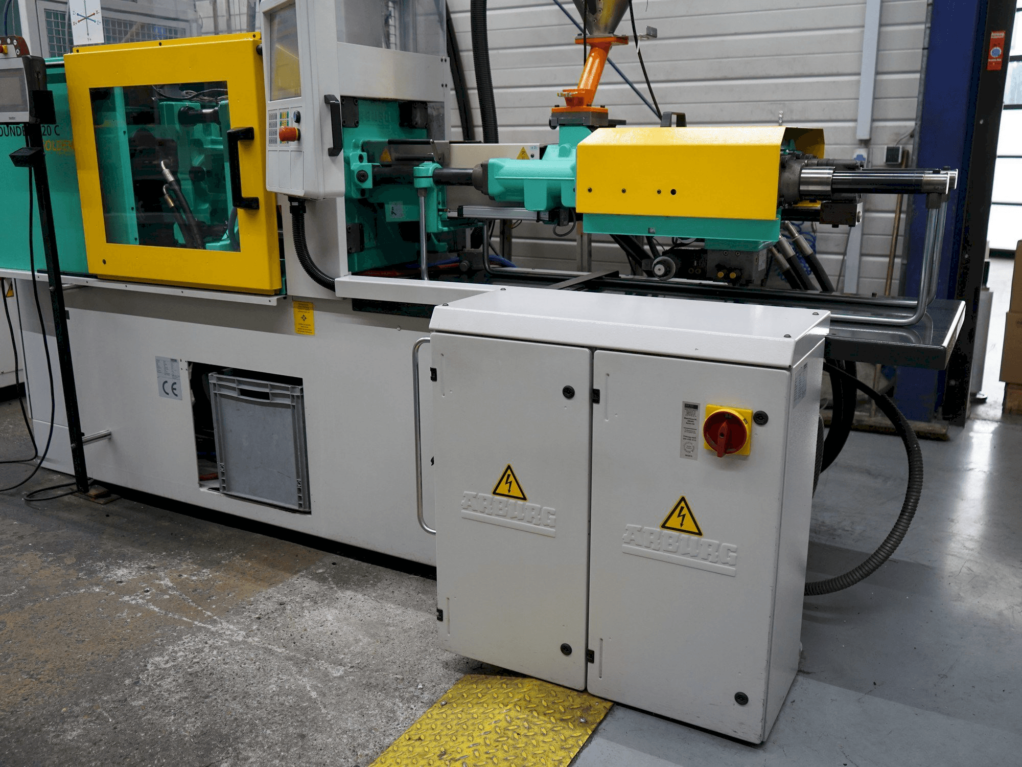 Koneen Arburg 320C (500-170) etunäkymä