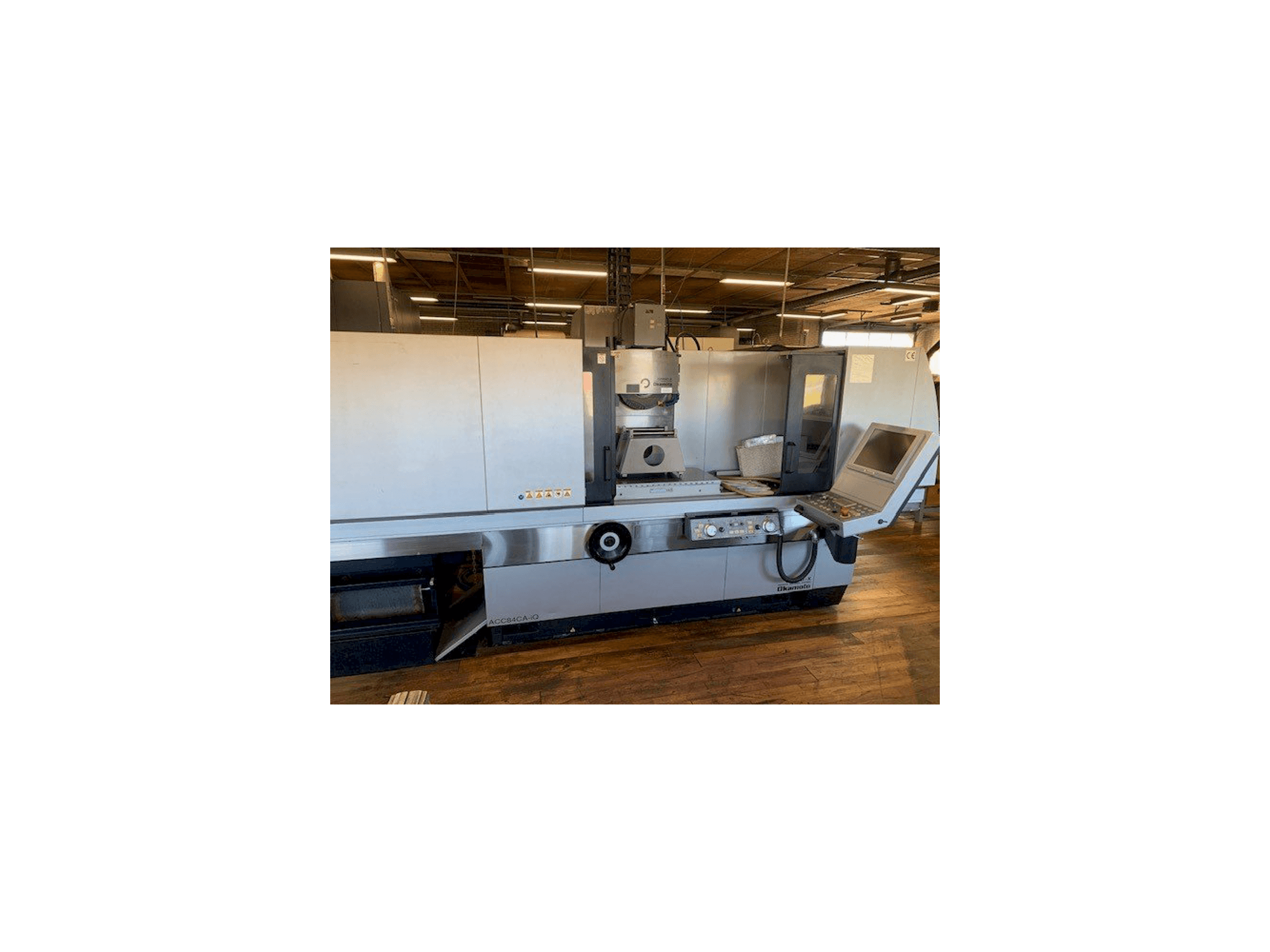 Koneen OKAMOTO ACC 84CA-iQ etunäkymä