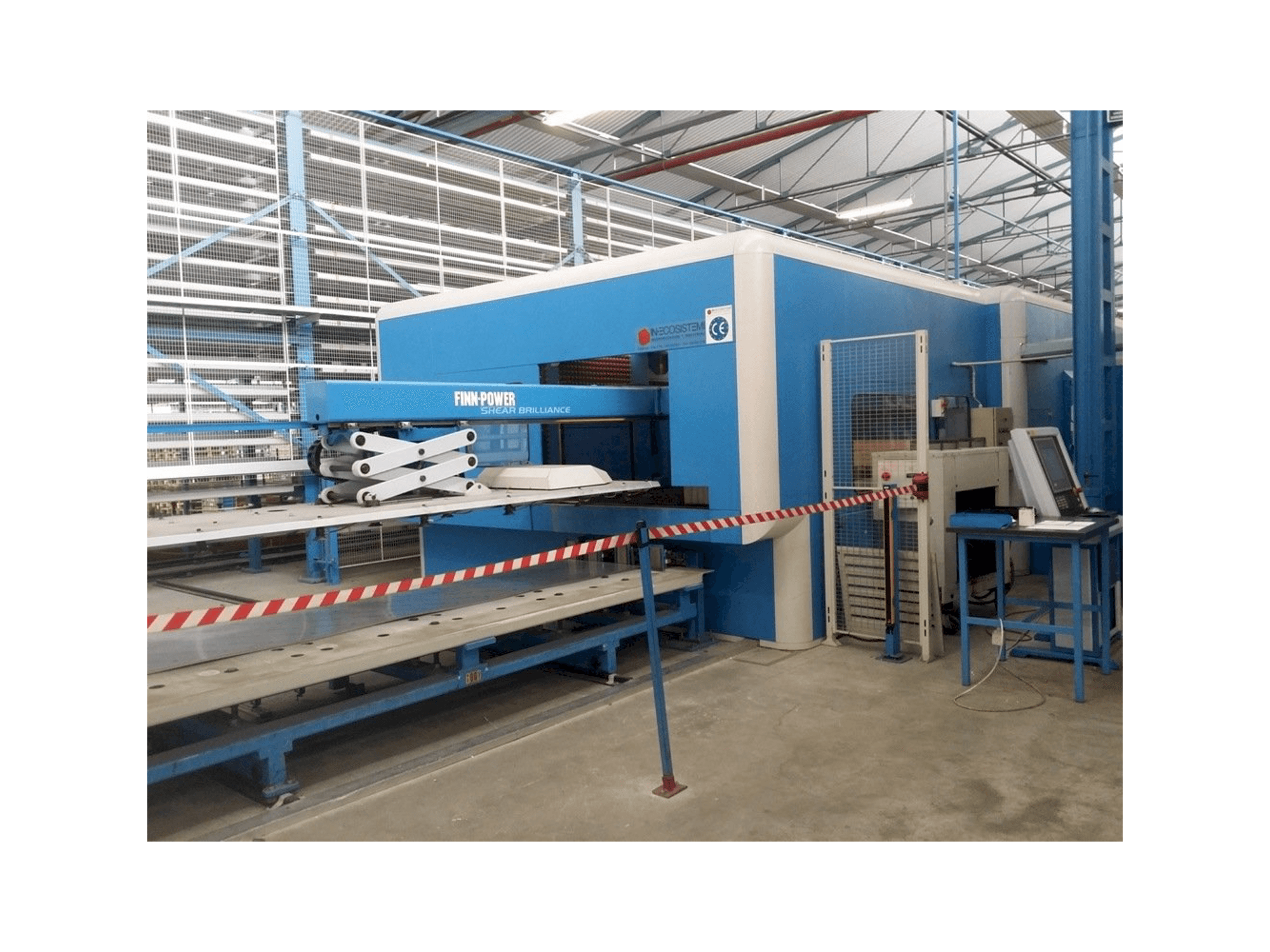 Koneen Finn-Power SB8 etunäkymä