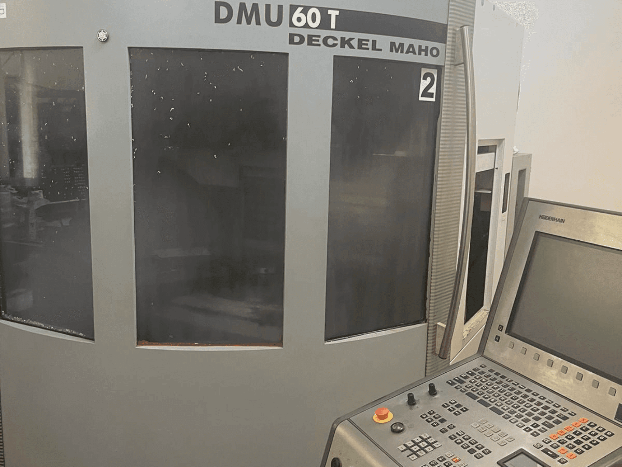 Koneen DMG DECKEL MAHO DMU 60T etunäkymä