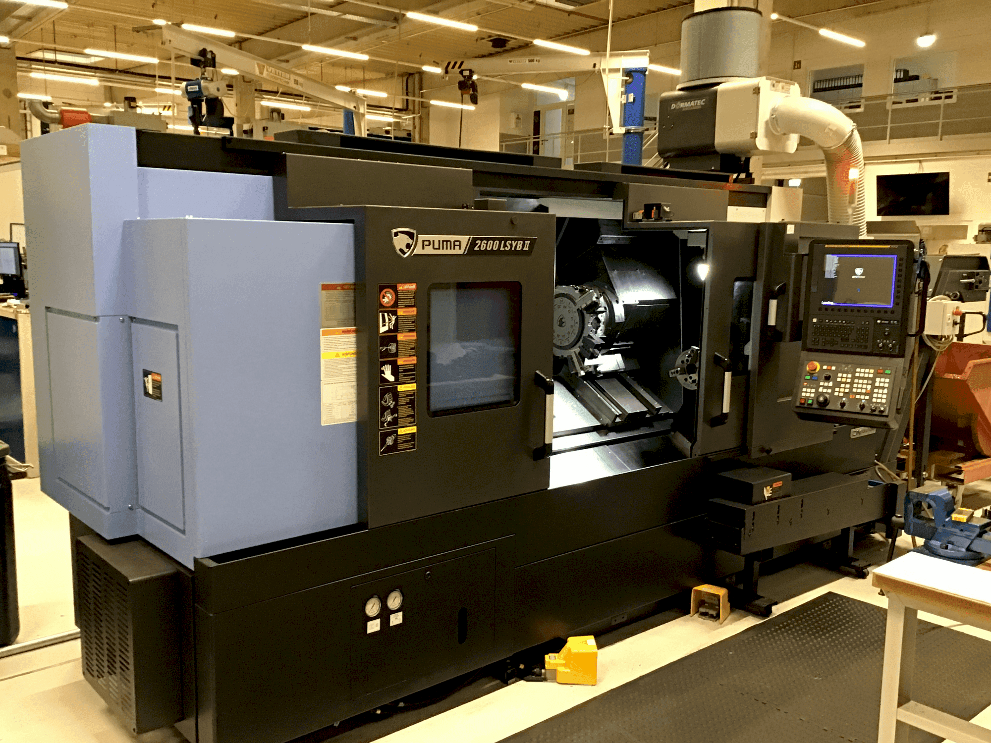 Koneen DN SOLUTIONS Puma 2600 LSYB II etunäkymä