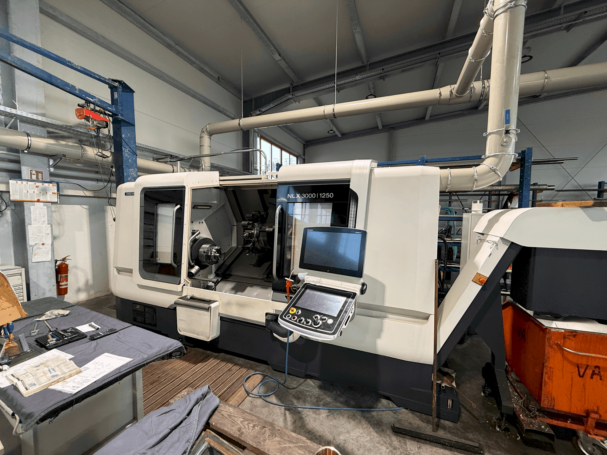 Koneen DMG MORI NLX 3000 Y / 1250 etunäkymä