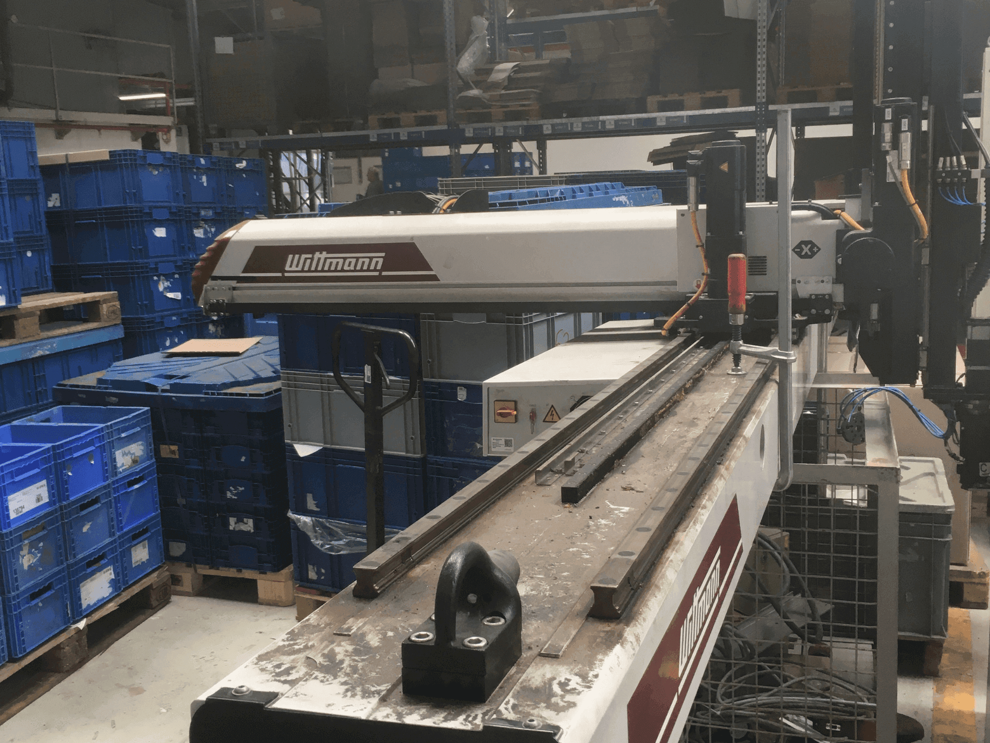 Koneen WITTMANN W743 etunäkymä