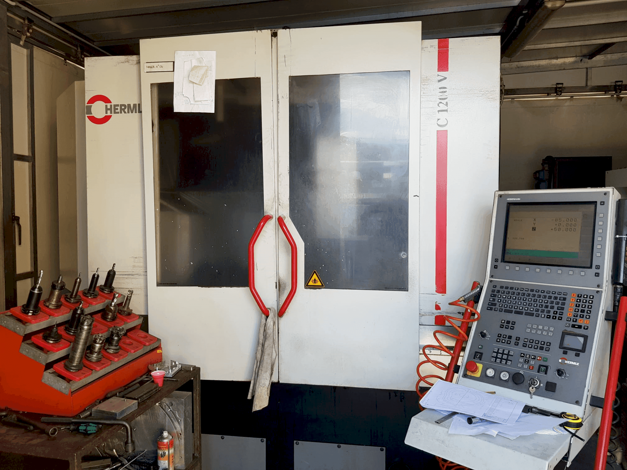 Koneen HERMLE C 1200 V etunäkymä