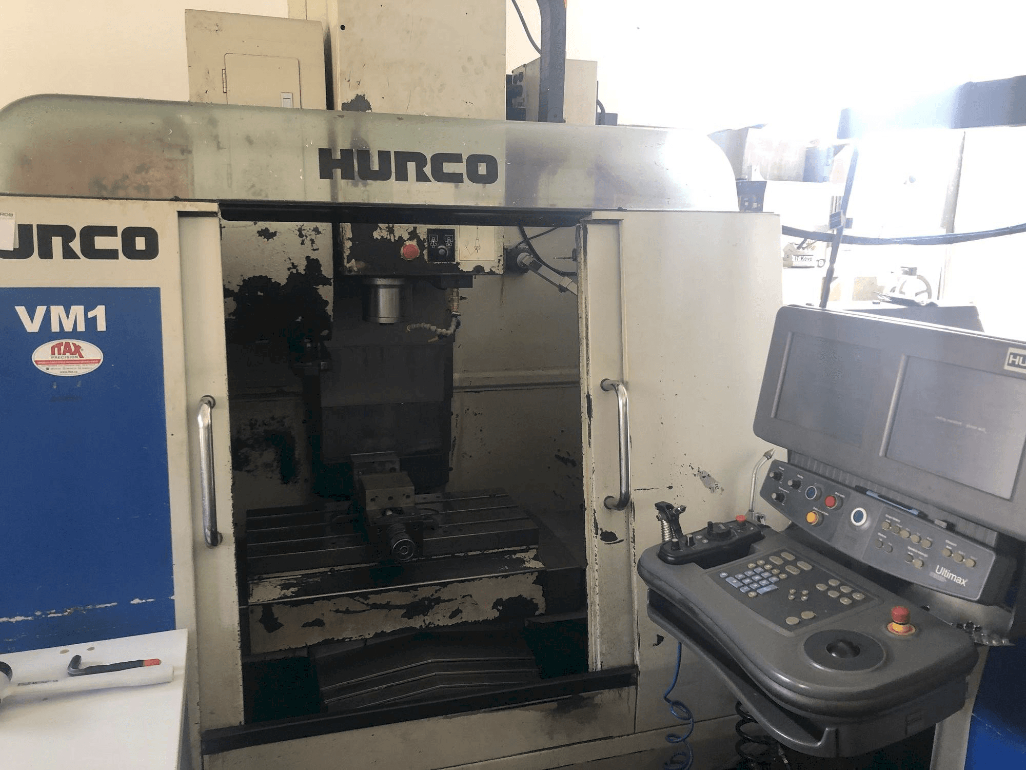 Koneen Hurco VM 1 etunäkymä