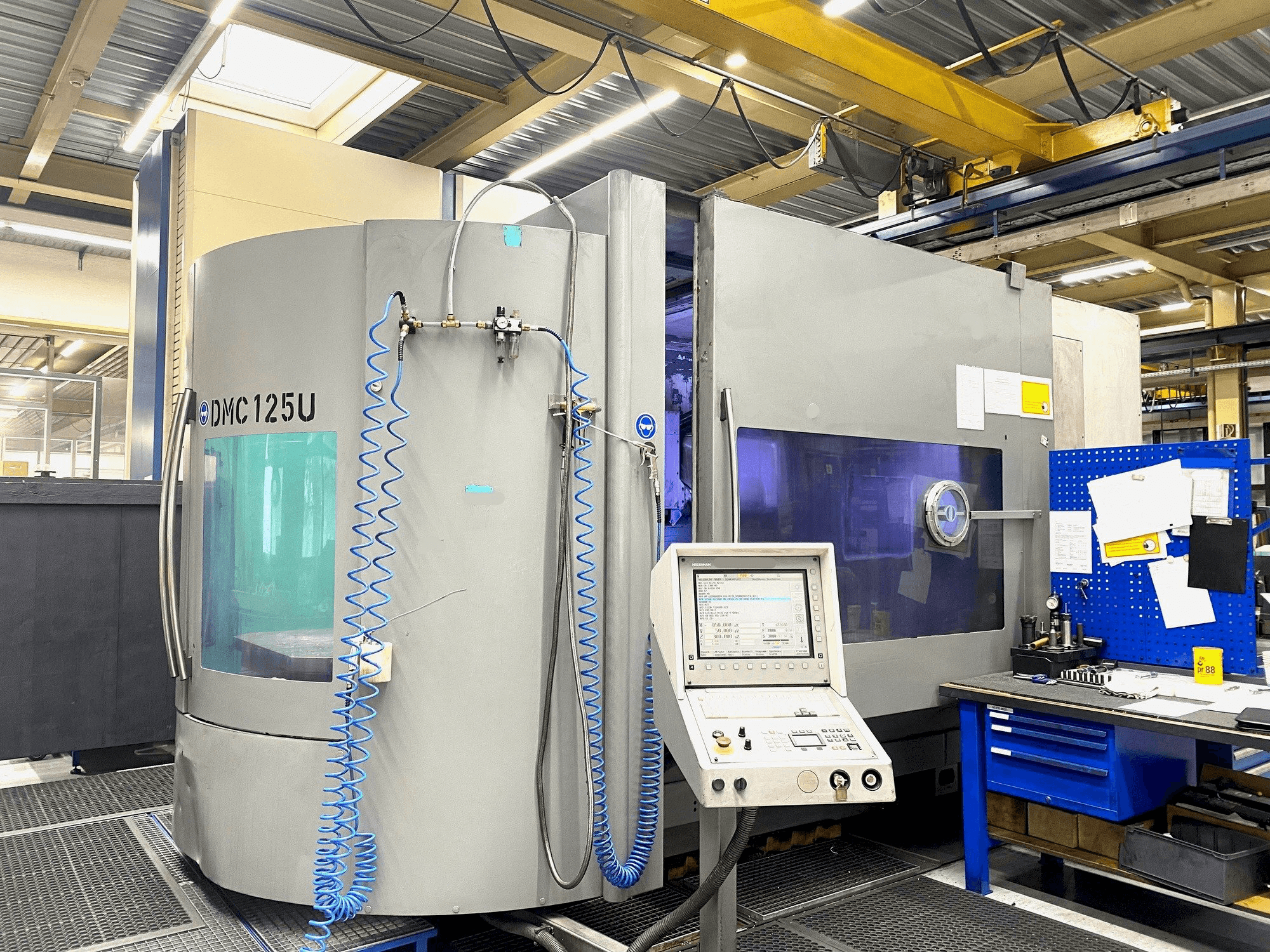 Koneen DMG Deckel Maho DMC 125 U etunäkymä