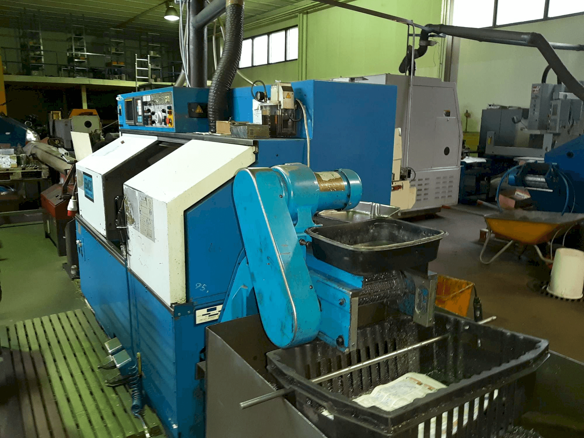 Koneen FEMCO Durga 25E etunäkymä