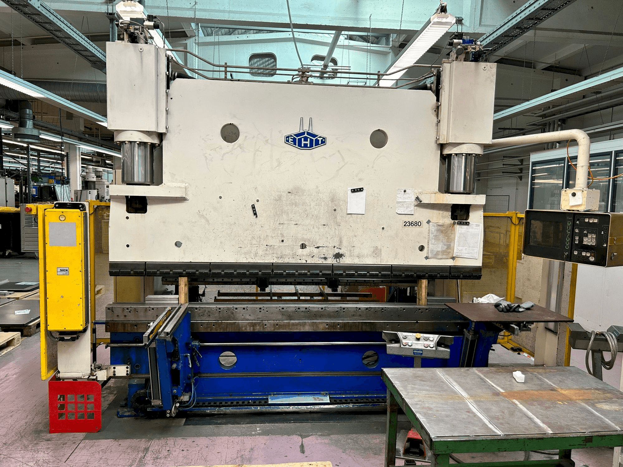 Koneen EHT EHPS 25-30 etunäkymä