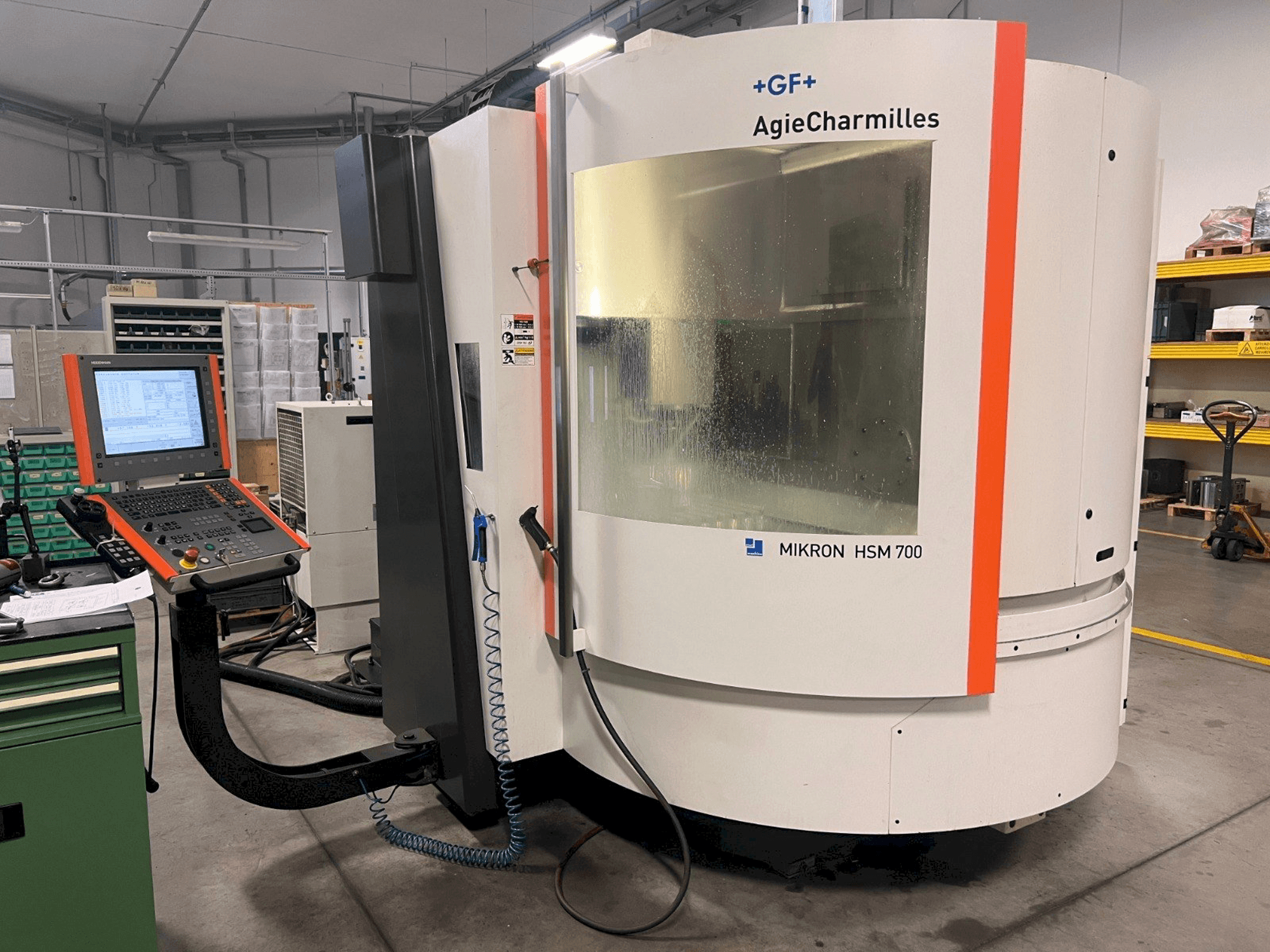Koneen AgieCharmilles MIKRON HSM 700 etunäkymä