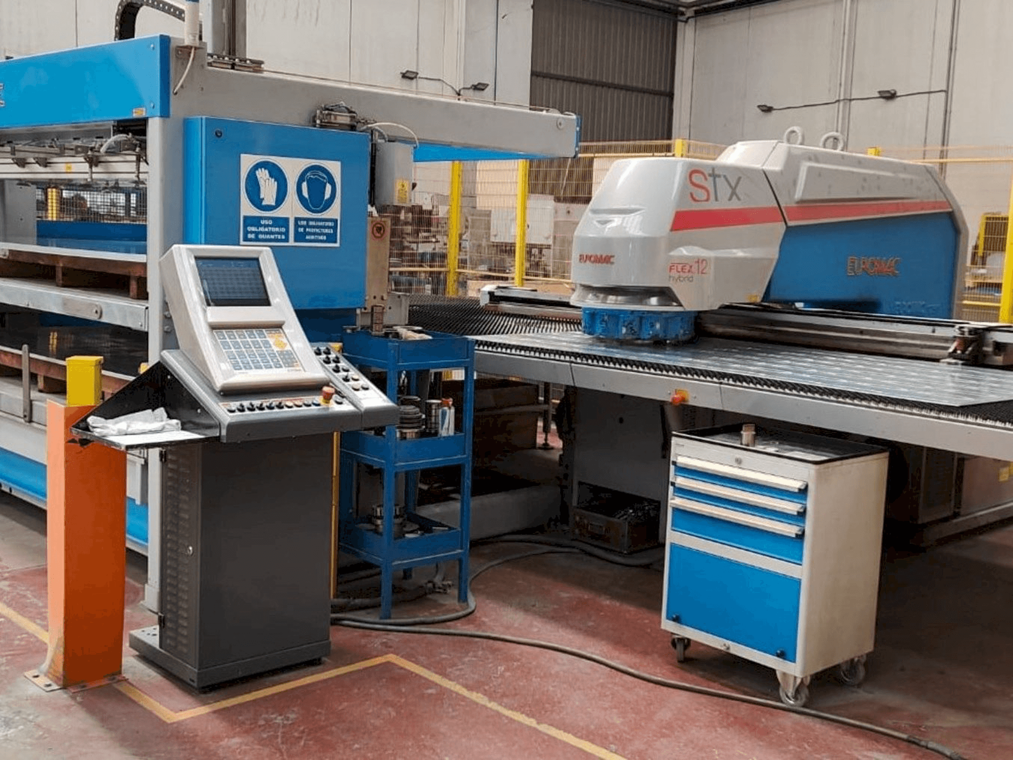 Koneen Euromac STX Plus 1250/30-2500 Flex 12 Hybrid etunäkymä