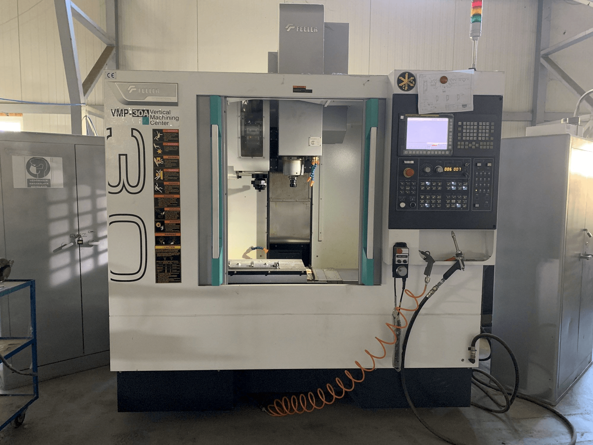 Koneen Feeler VMP 30 etunäkymä
