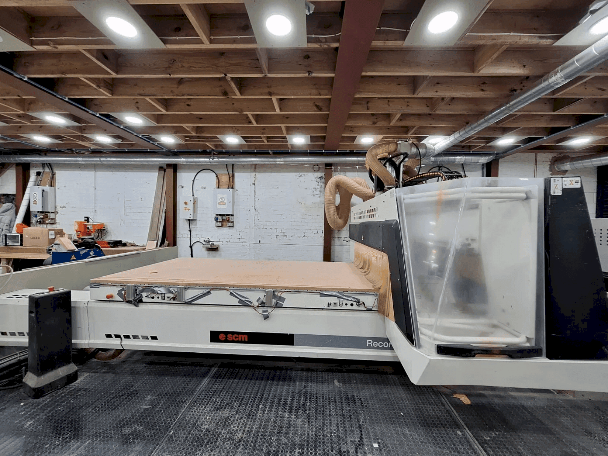 Koneen SCM Record 125 N etunäkymä