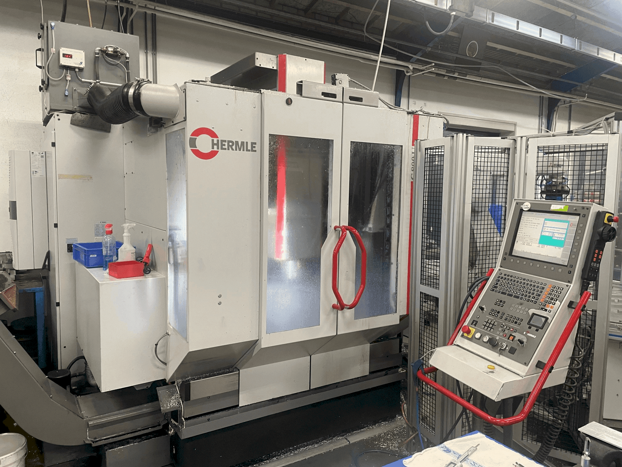 Koneen HERMLE C 800 U etunäkymä