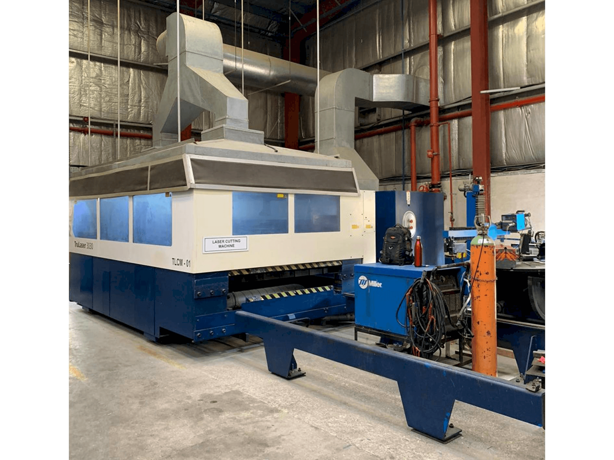 Koneen Trumpf TruLaser 3030 etunäkymä