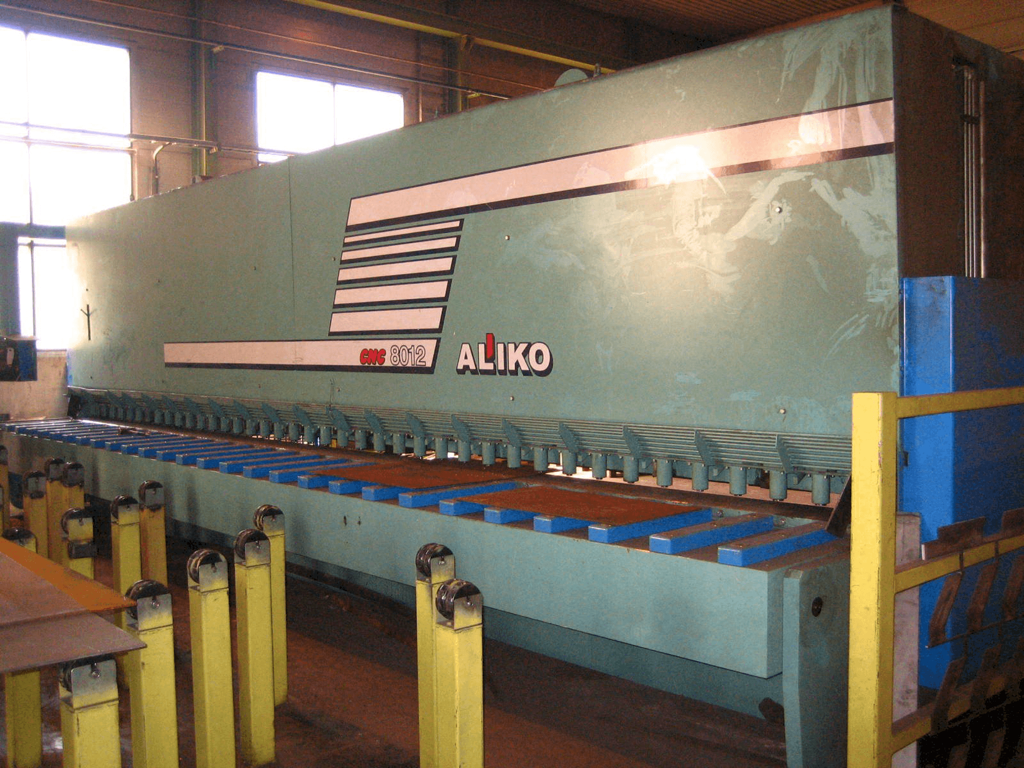 Koneen ALIKO 8000/12 etunäkymä