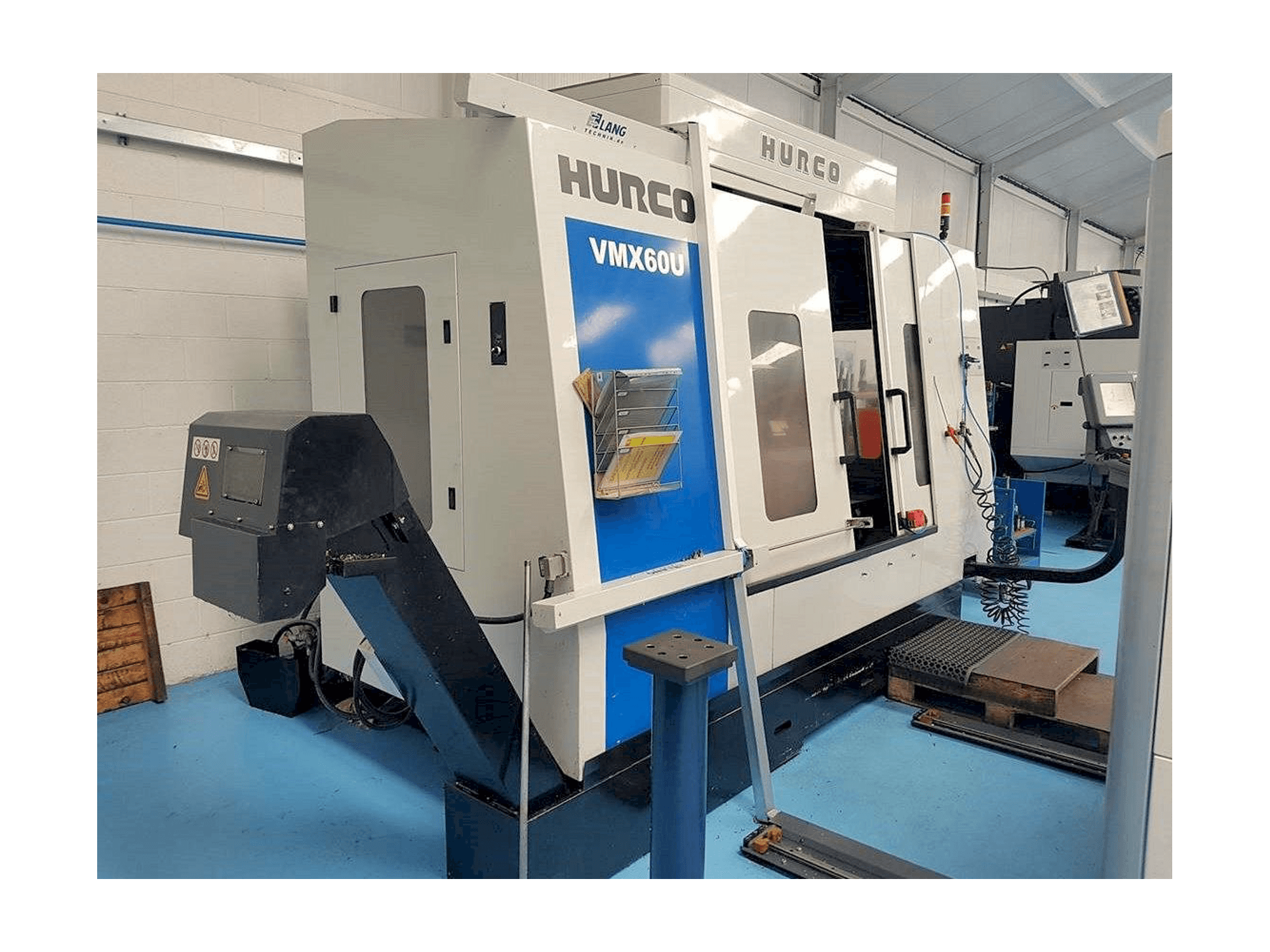 Koneen Hurco VMX 60U etunäkymä