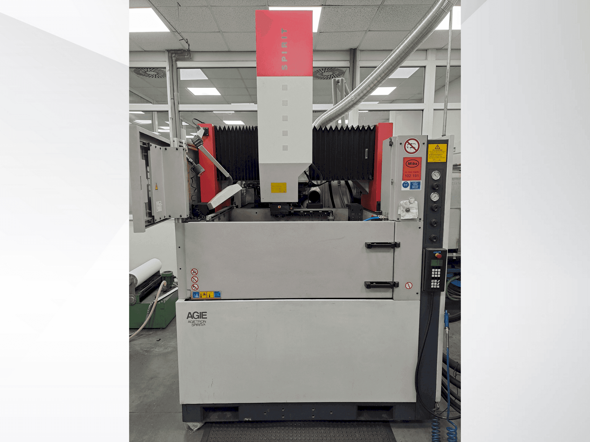 Koneen AGIE AGIETRON SPIRIT 4 etunäkymä