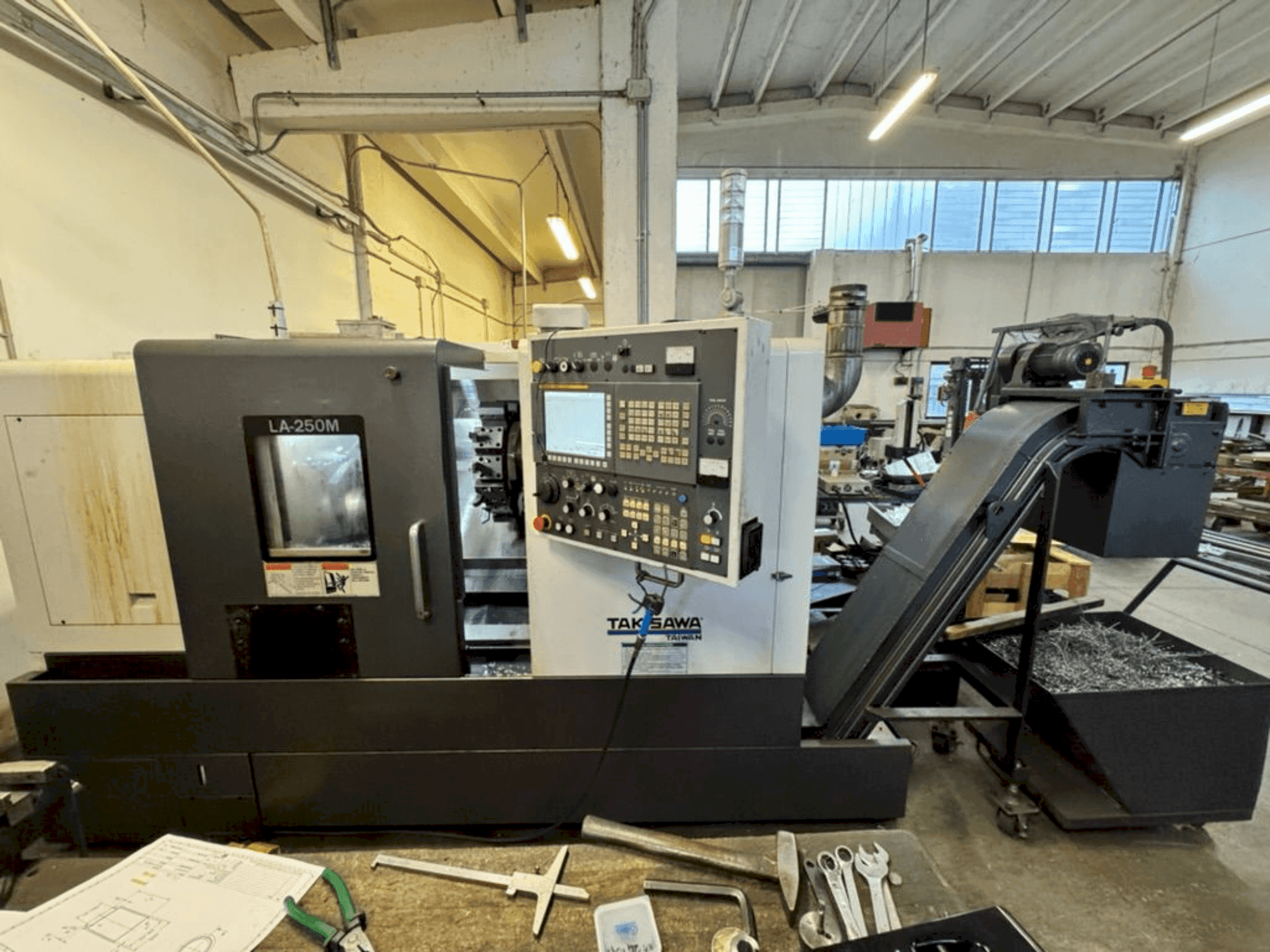 Koneen Takisawa LA-250M etunäkymä