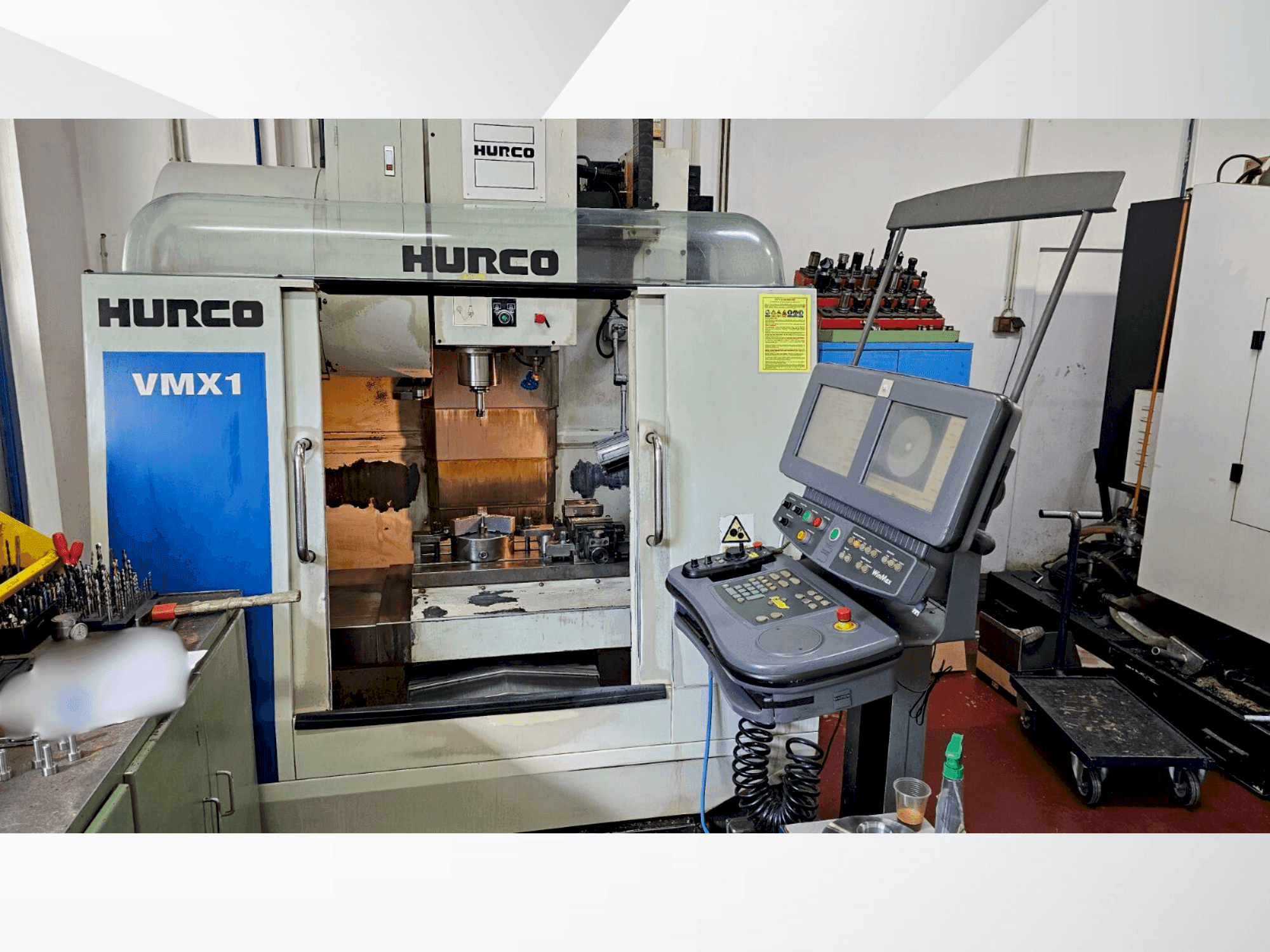 Koneen Hurco VMX 10 etunäkymä