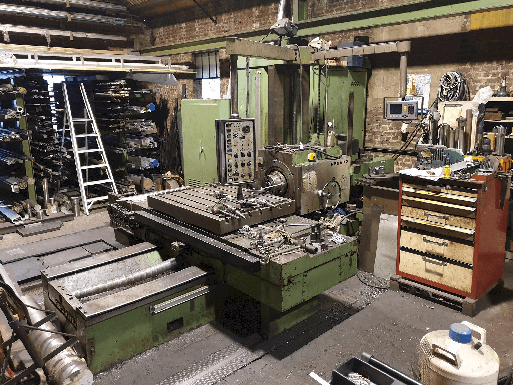 Koneen PEGARD etunäkymä AF 8