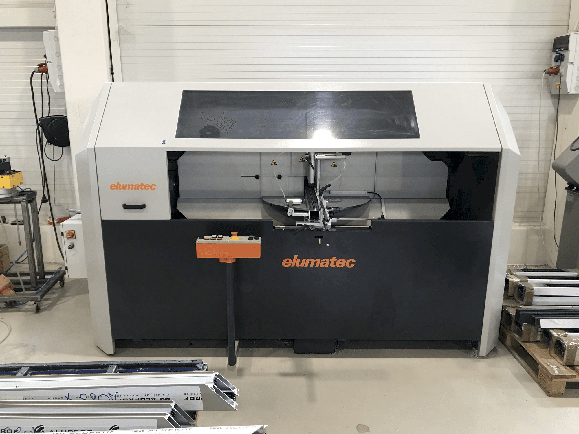 Koneen Elumatec AKS 134/64 etunäkymä