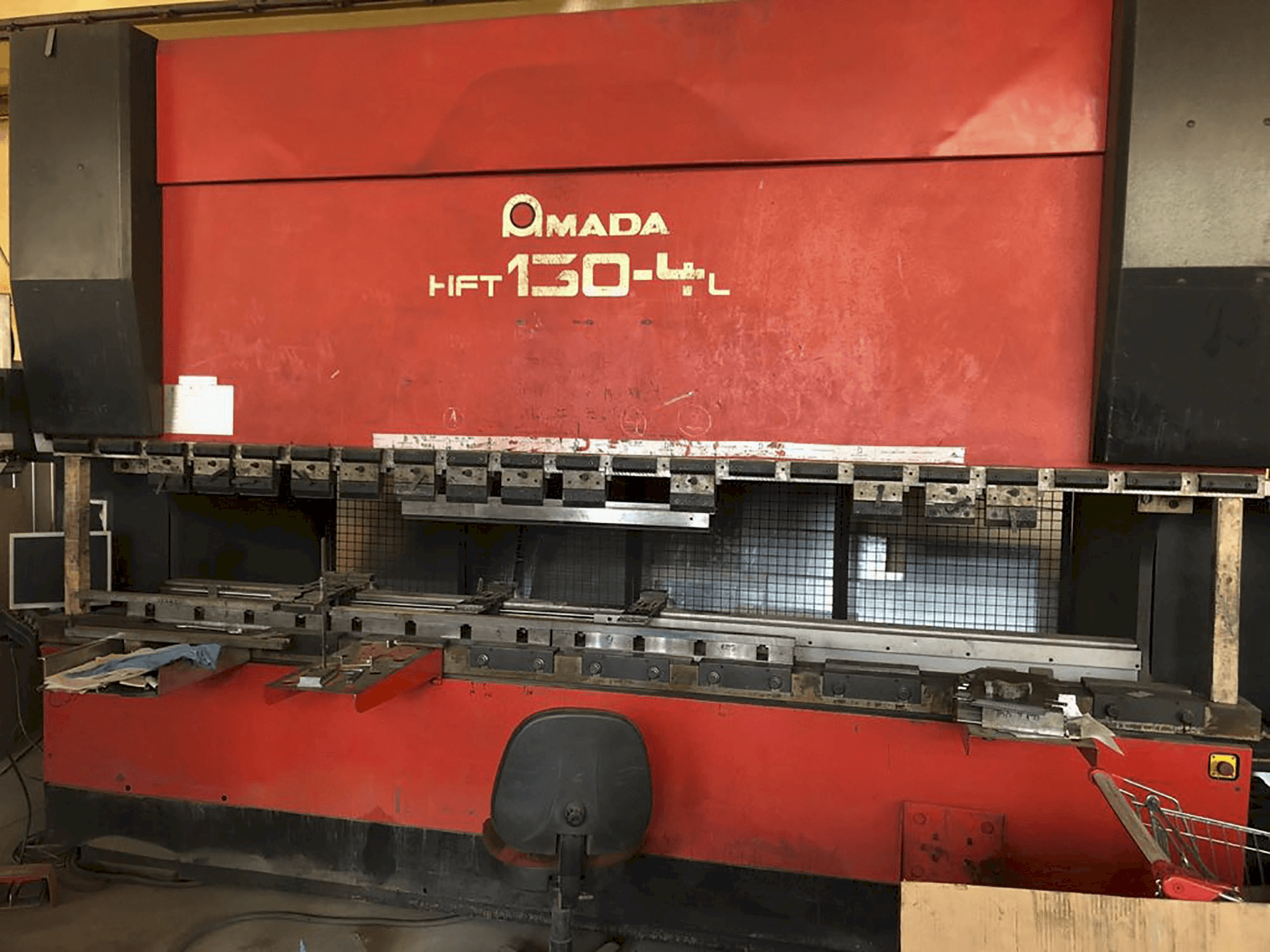 Koneen AMADA etunäkymä HFT 130-4 L