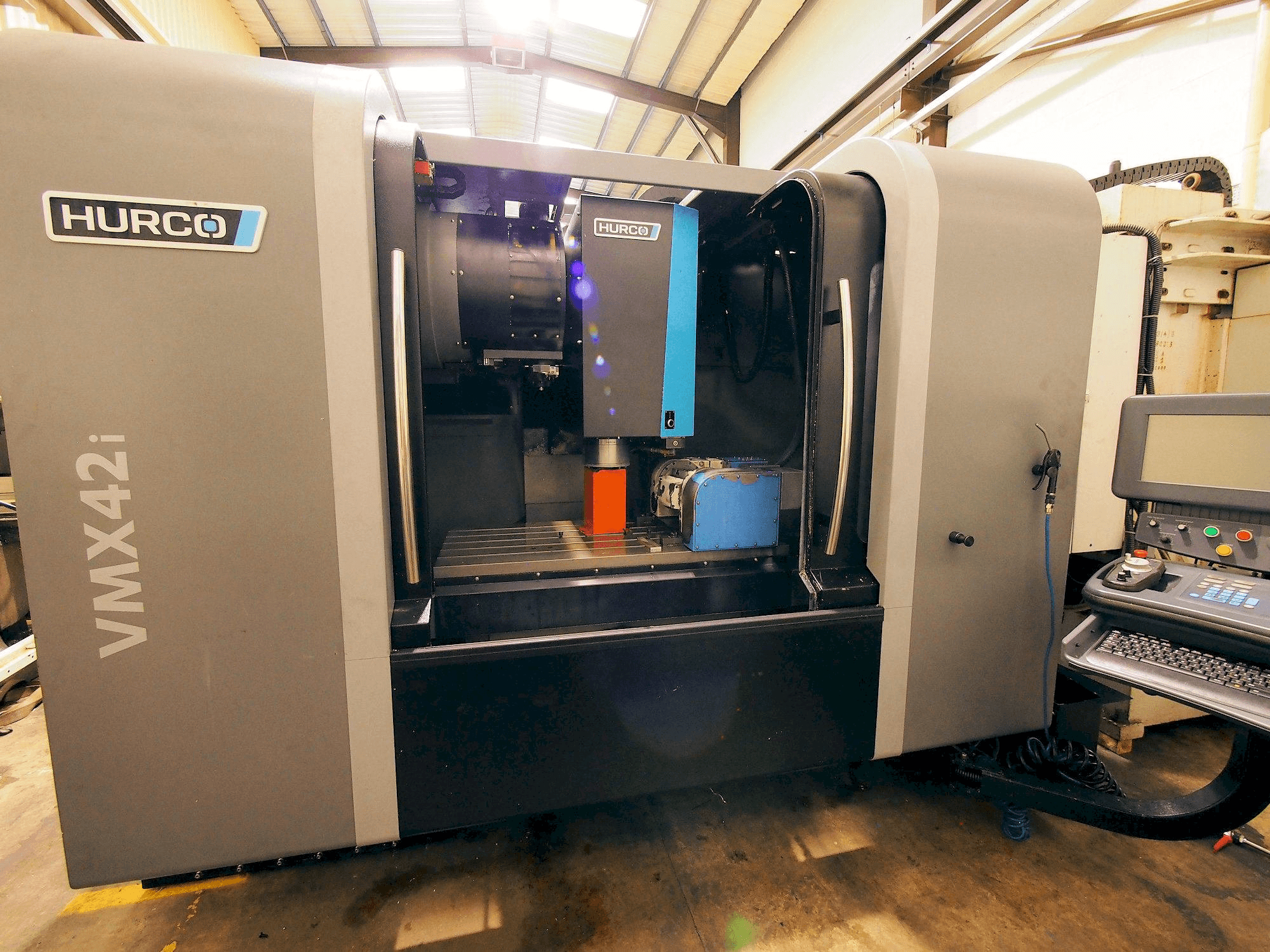 Koneen Hurco VMX 42i etunäkymä