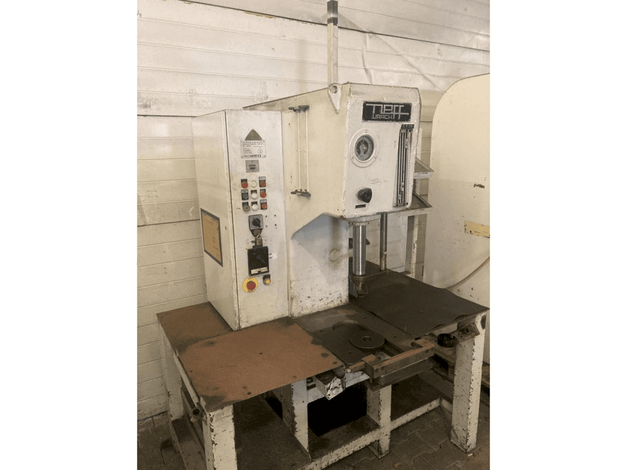 Koneen Walter NEFF T6.3 etunäkymä