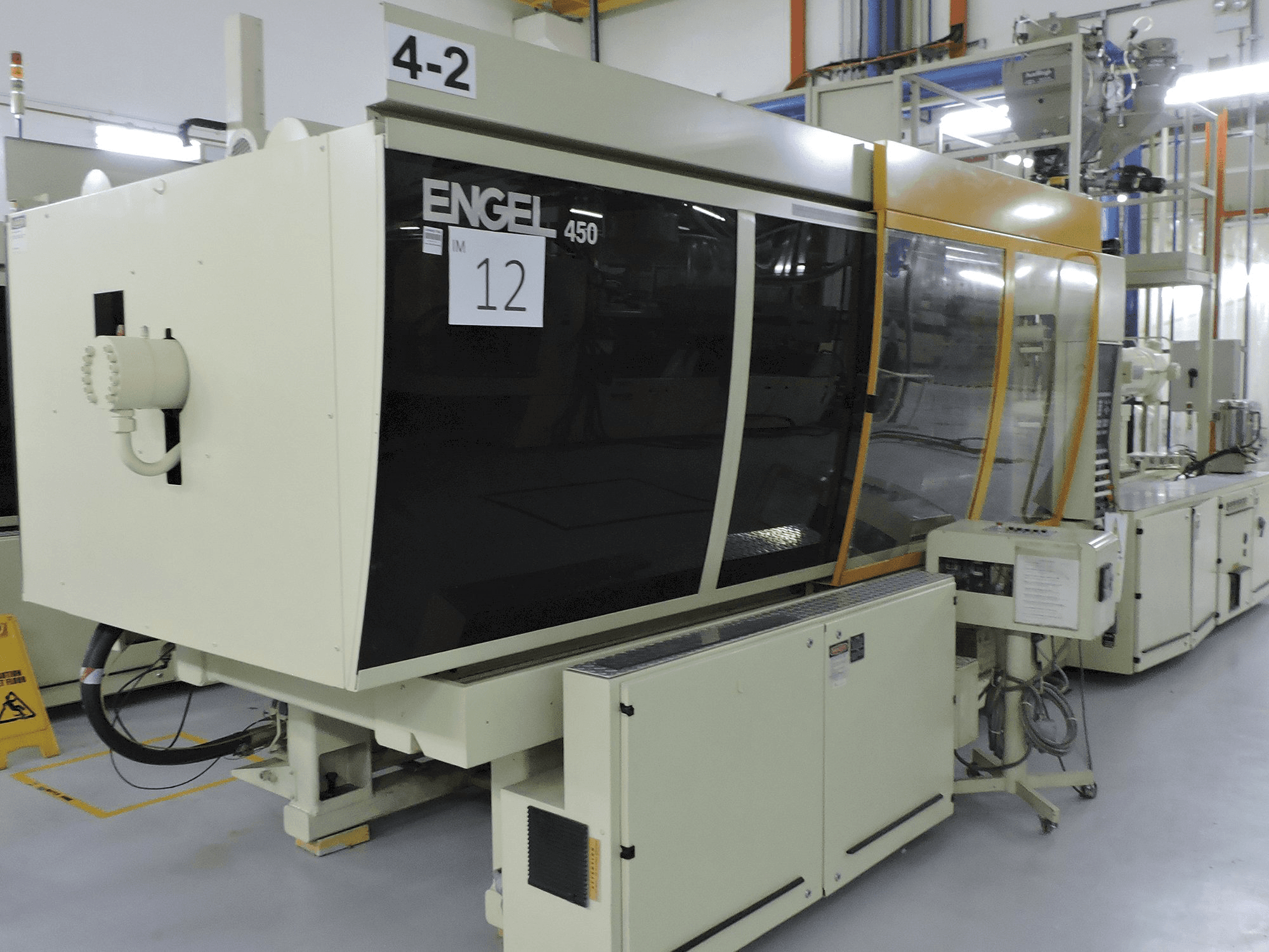 Koneen ENGEL etunäkymä ES1300/450 BHP