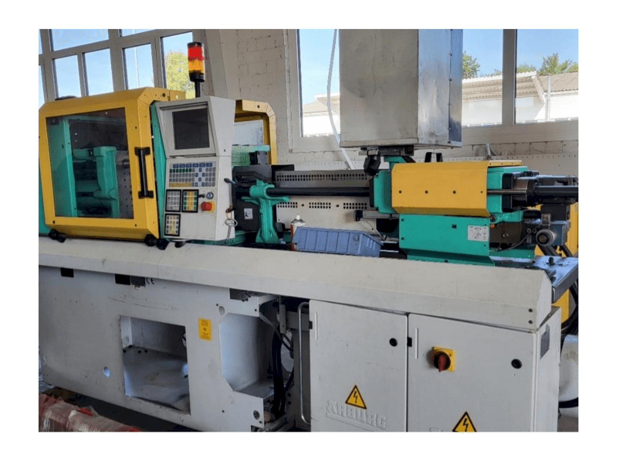 Koneen Arburg Allrounder 270S 350-150 etunäkymä