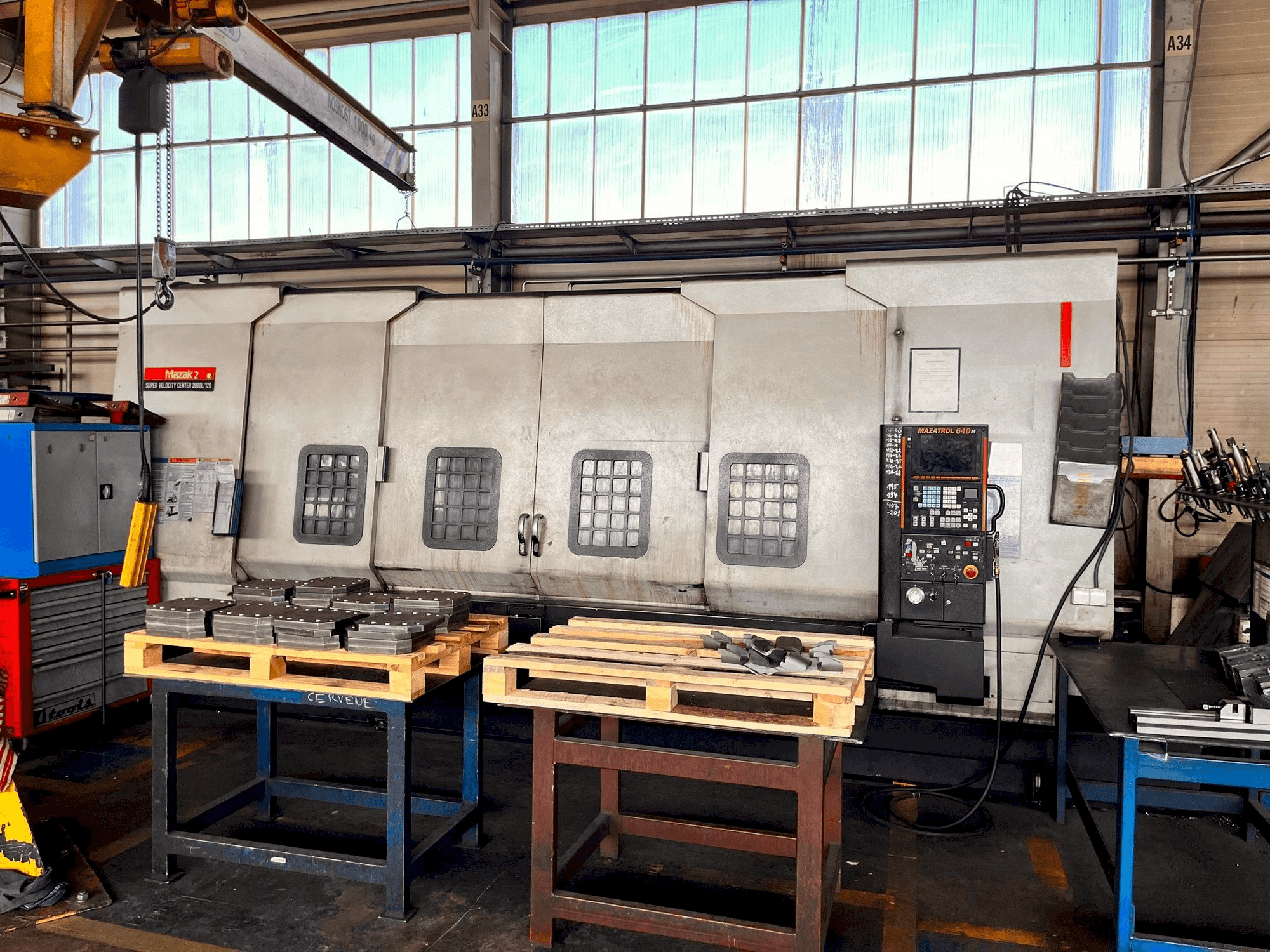 Koneen Mazak SVC 2000L/120 etunäkymä