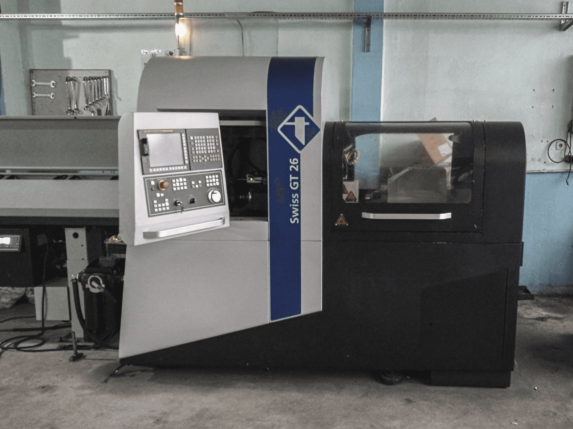 Koneen Tornos etunäkymäSWISS GT 26