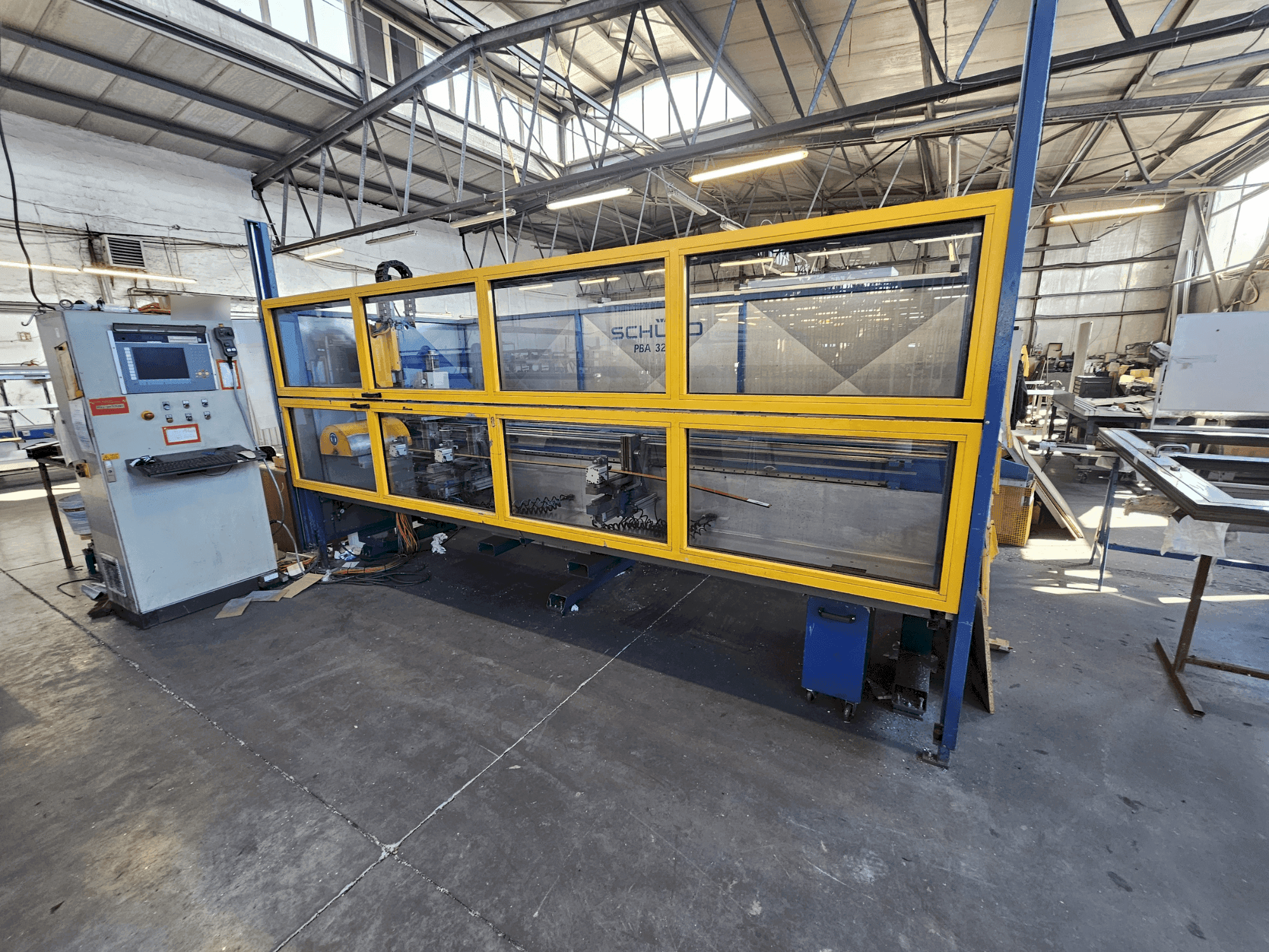 Koneen SCHÜCO PBA 3250 etunäkymä