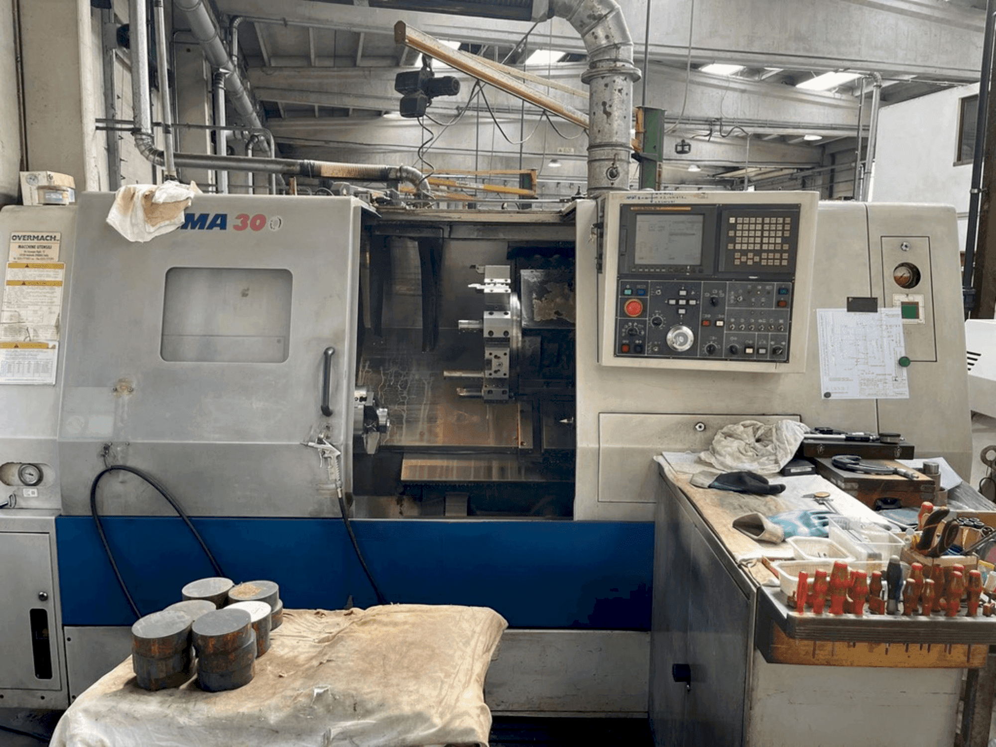 Koneen DAEWOO PUMA 300B etunäkymä