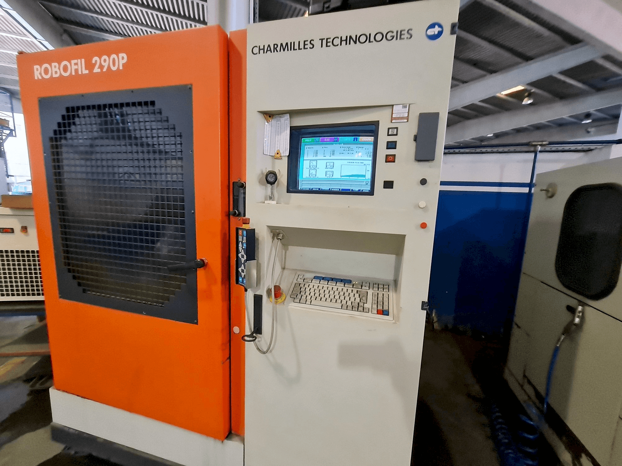 Koneen CHARMILLES 290P etunäkymä