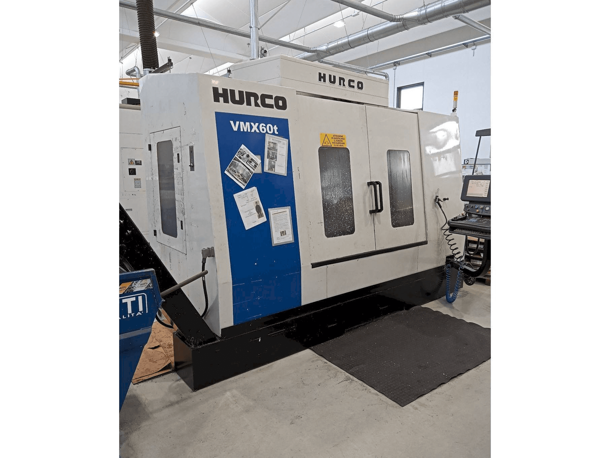 Koneen Hurco VMX 60T etunäkymä
