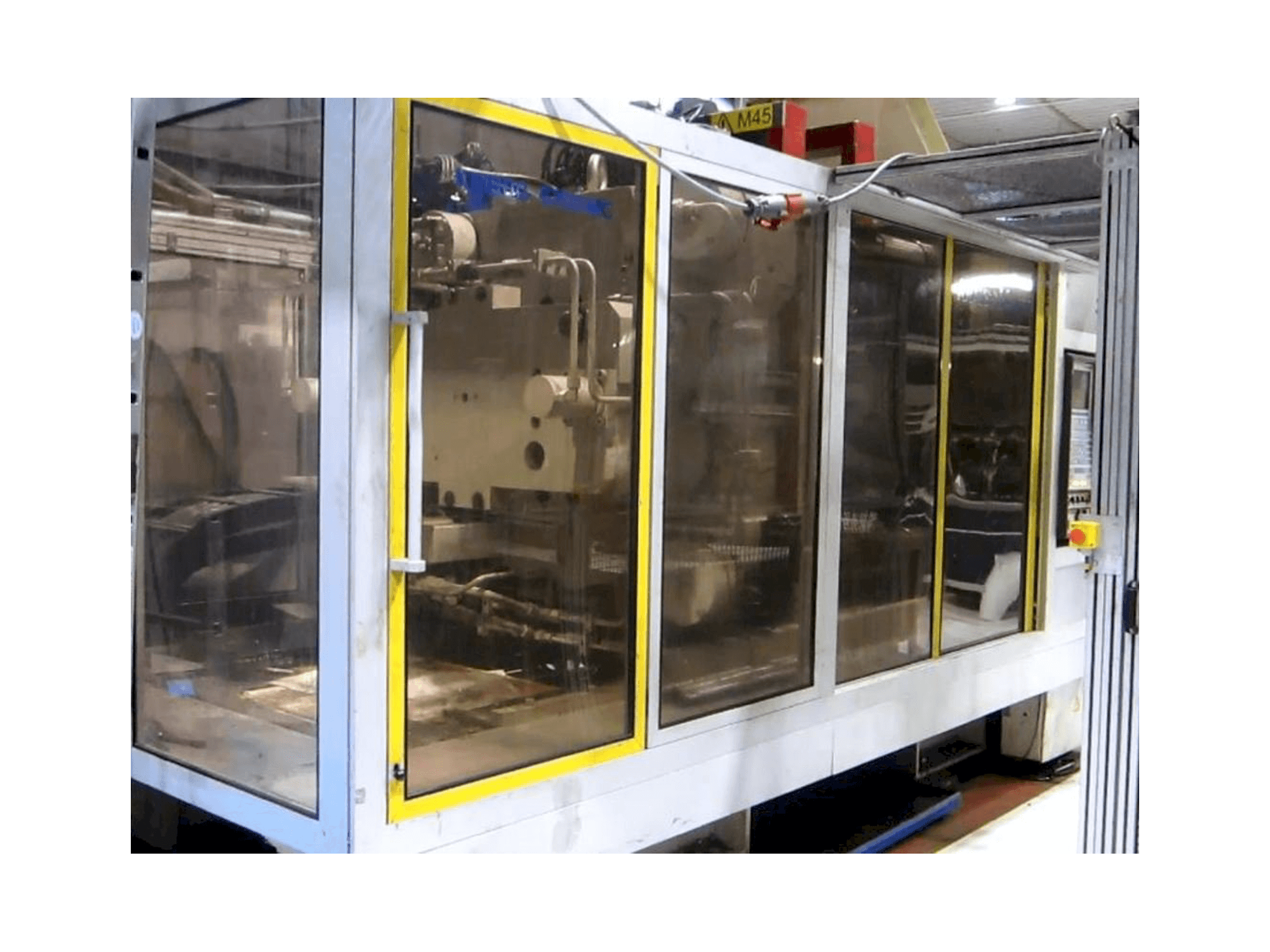 Koneen Krauss Maffei KM 800/5700 MC etunäkymä