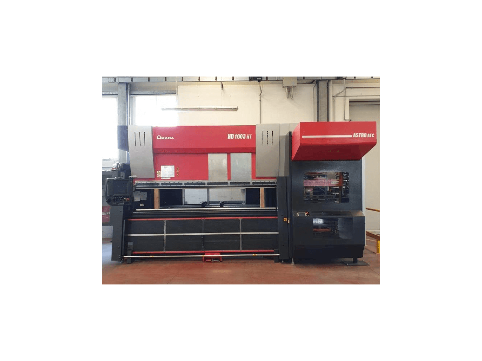 Koneen AMADA HD 1003 NT etunäkymä