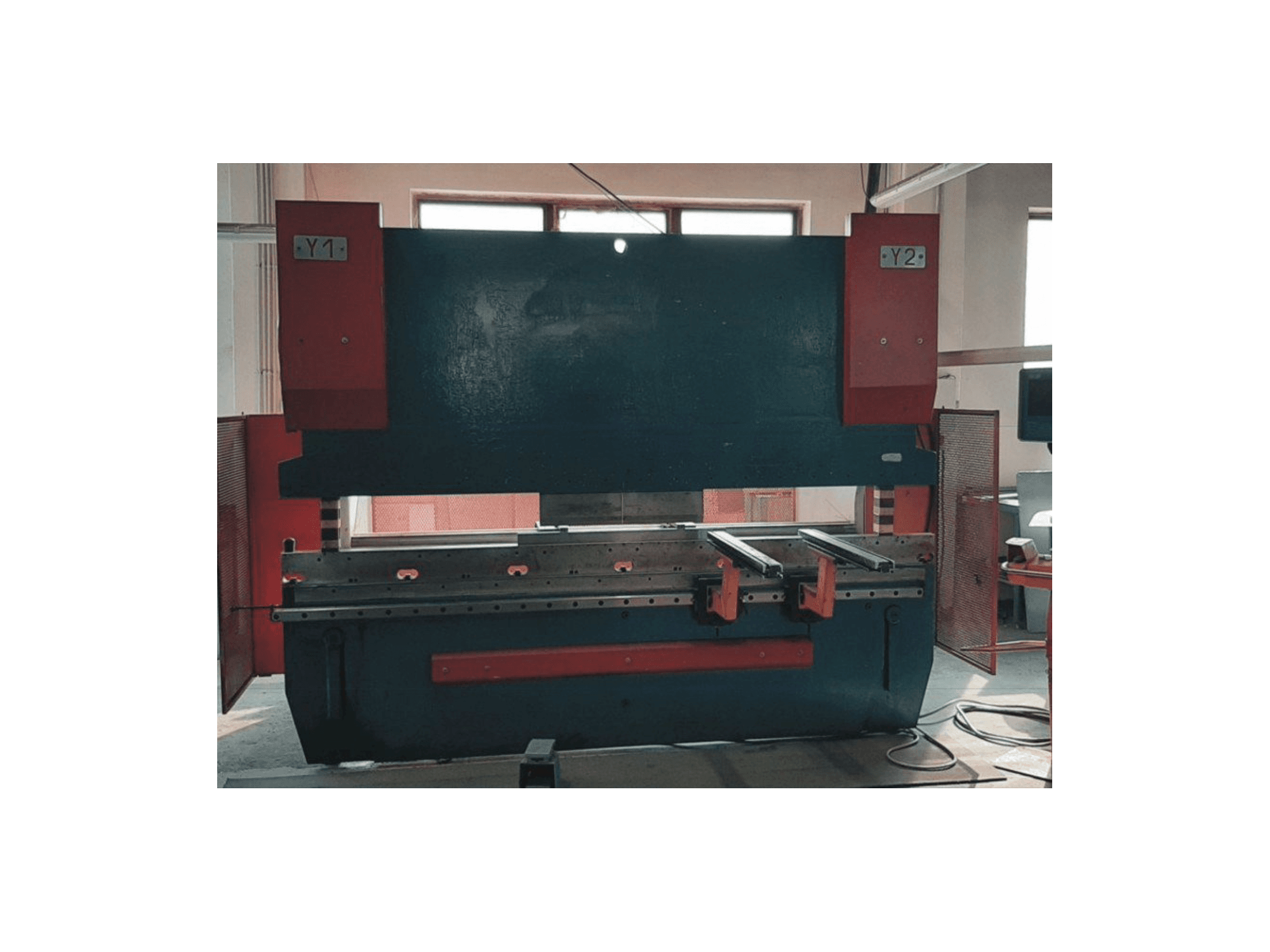 Koneen BEYELER PR6 etunäkymä