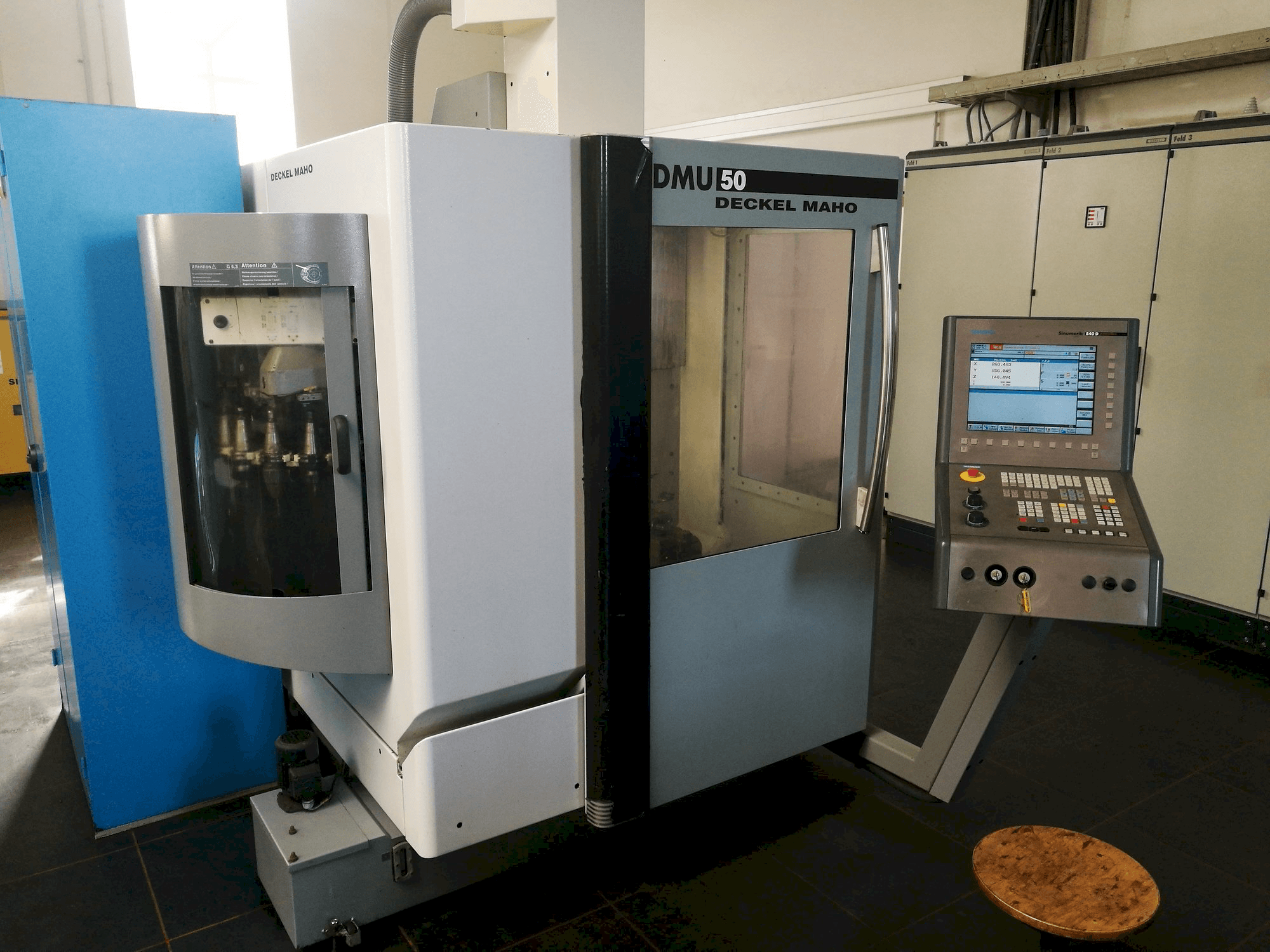 Koneen DECKEL MAHO DMU 50 etunäkymä