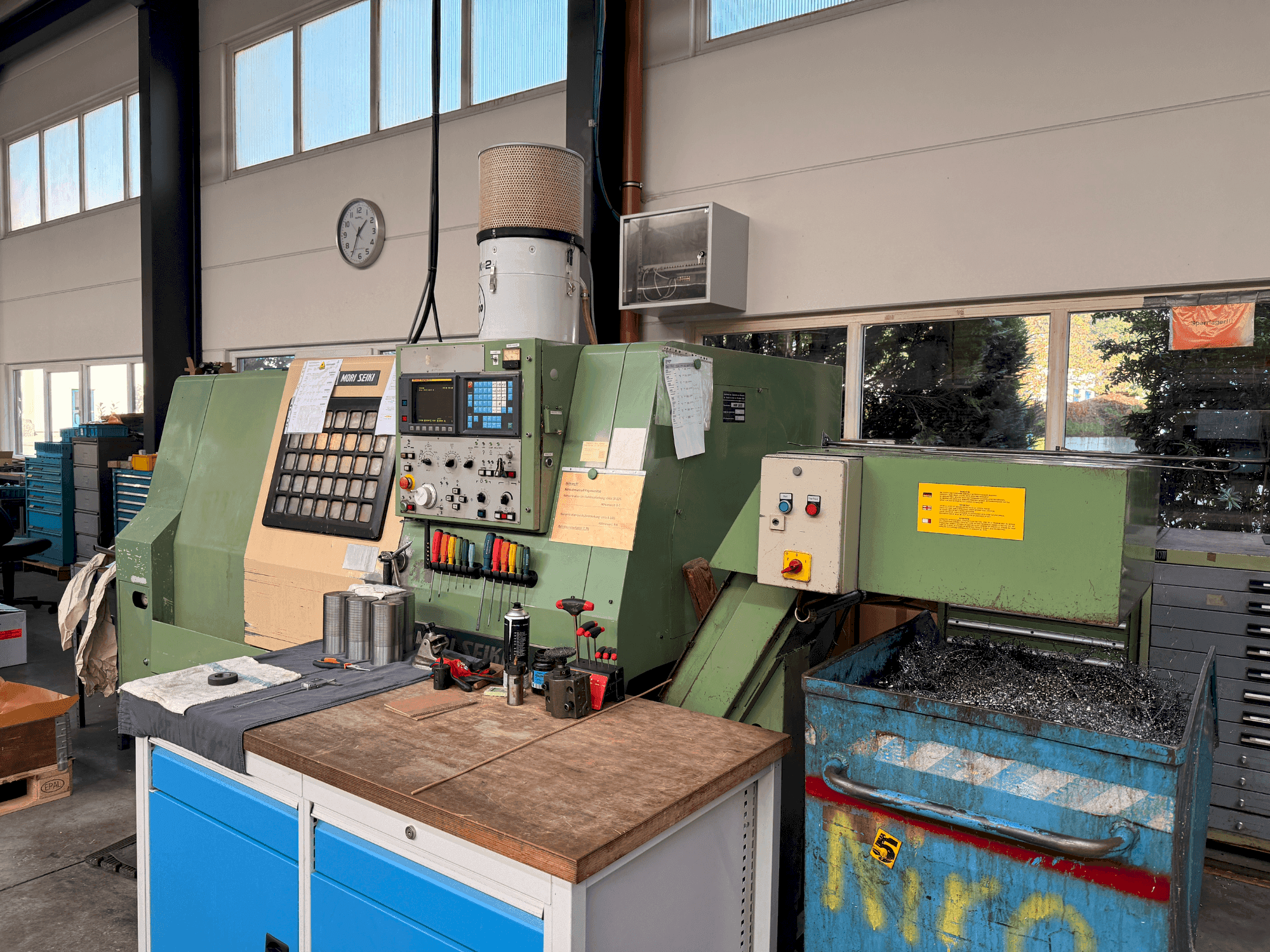 Koneen MORI SEIKI SL 25 (1989) etunäkymä