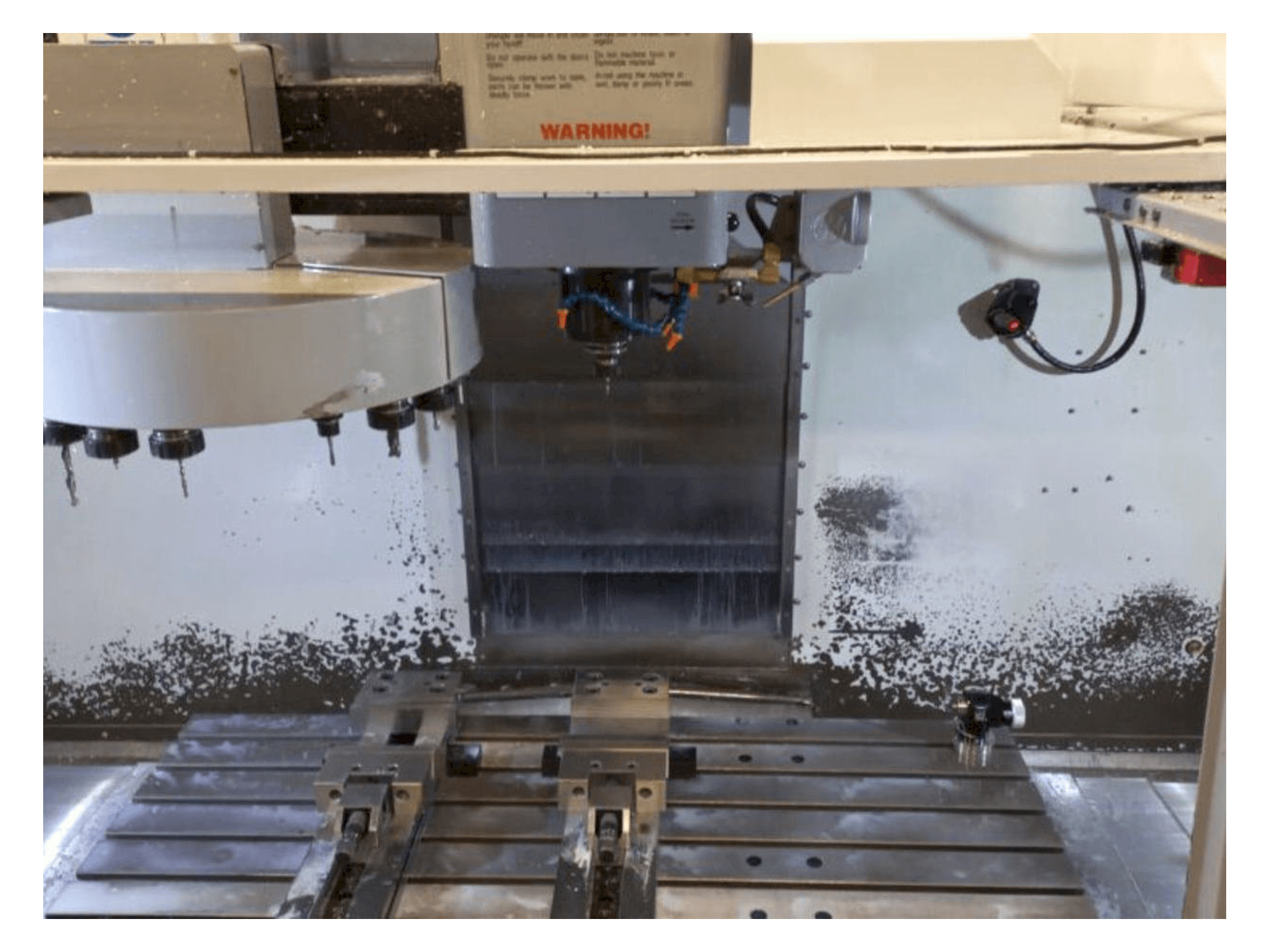 Koneen HAAS VF-4 DHE etunäkymä