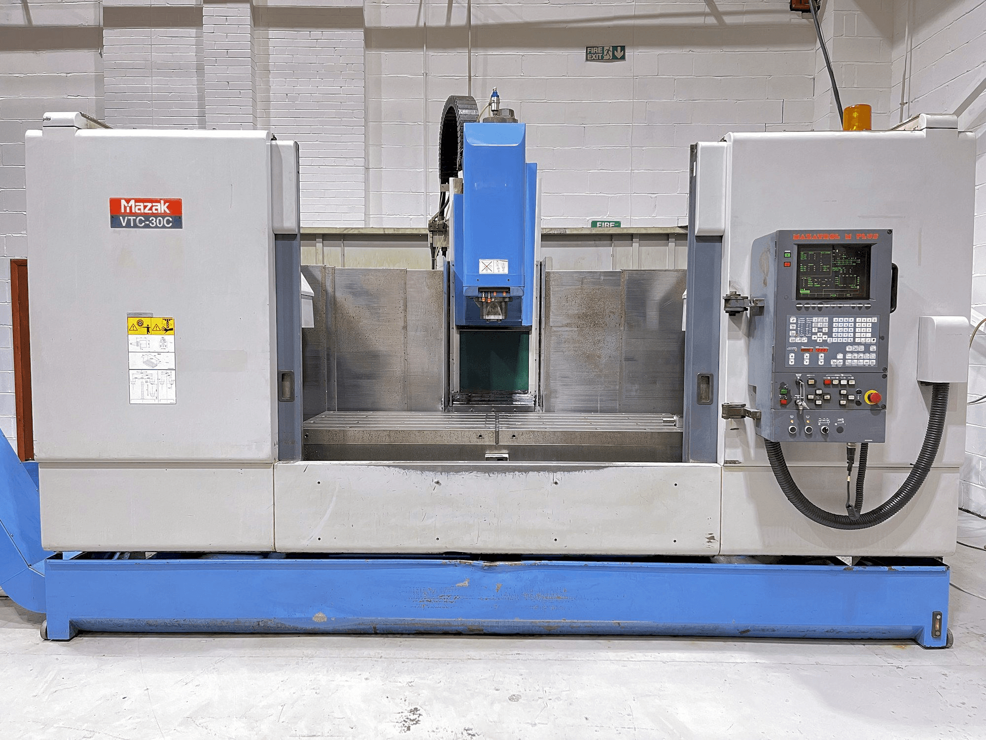 Koneen Mazak VTC-30C etunäkymä